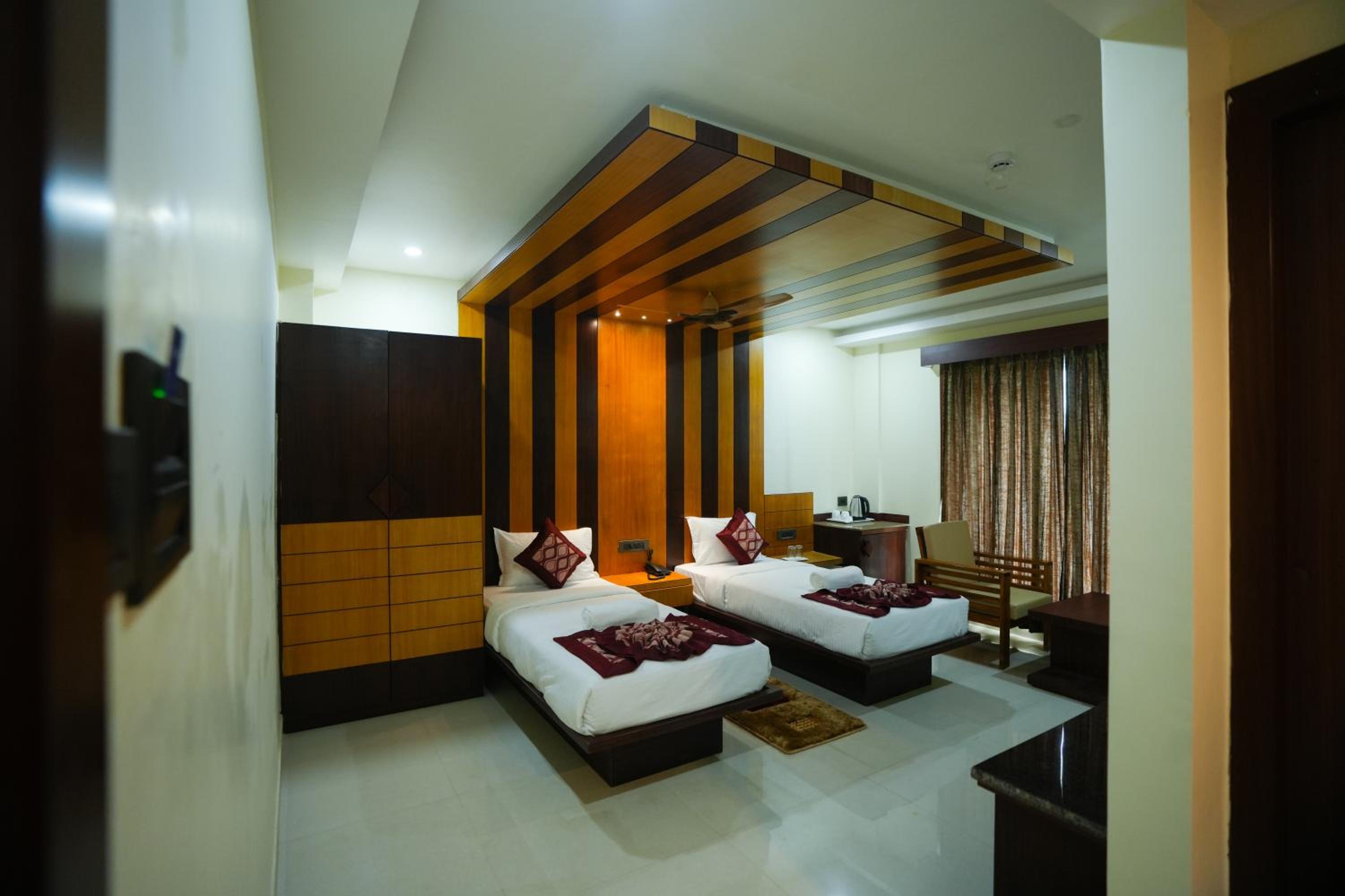 Deluxe Room - Photo 9