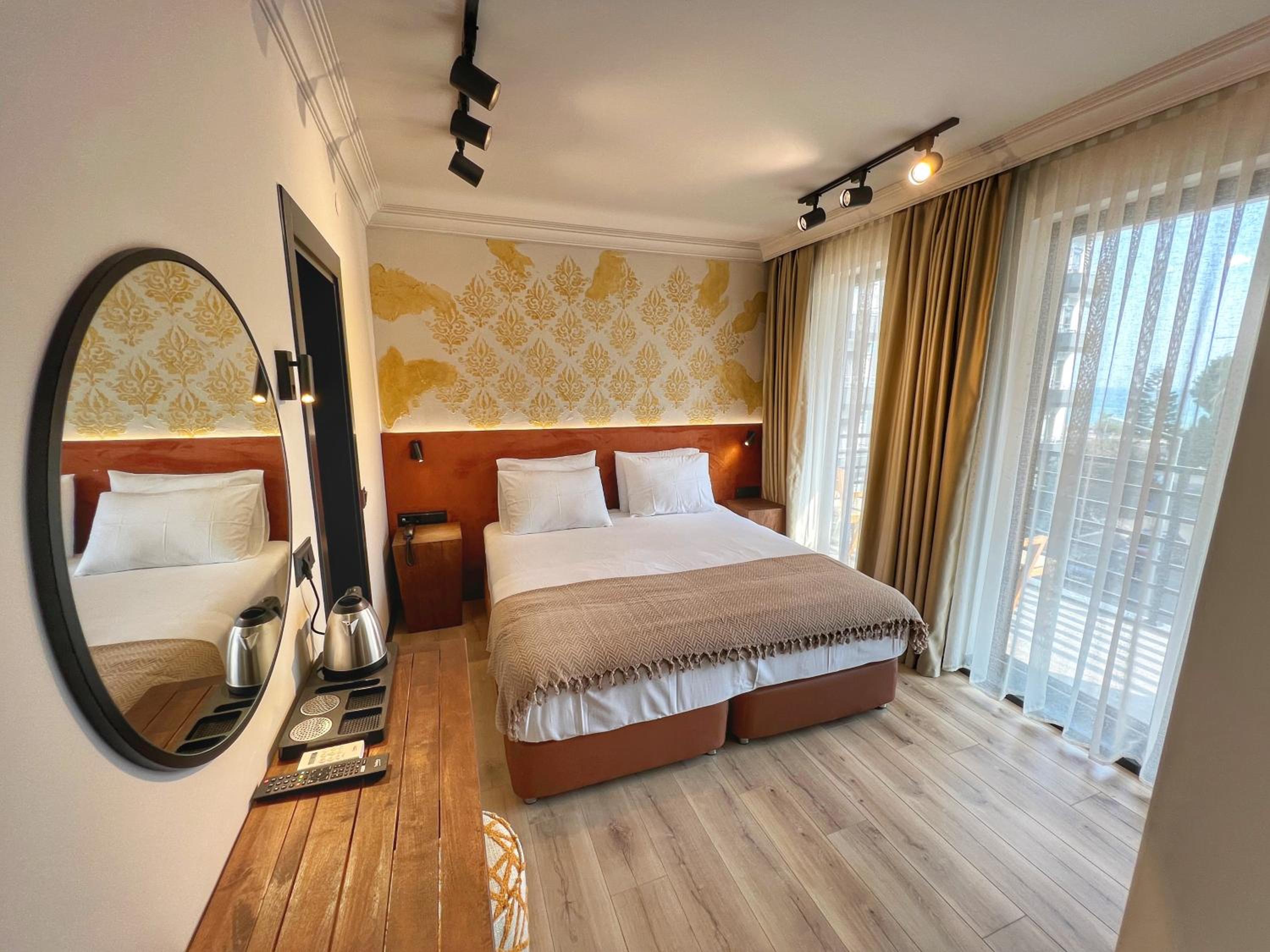 Deluxe Double or Twin Room - Photo 6