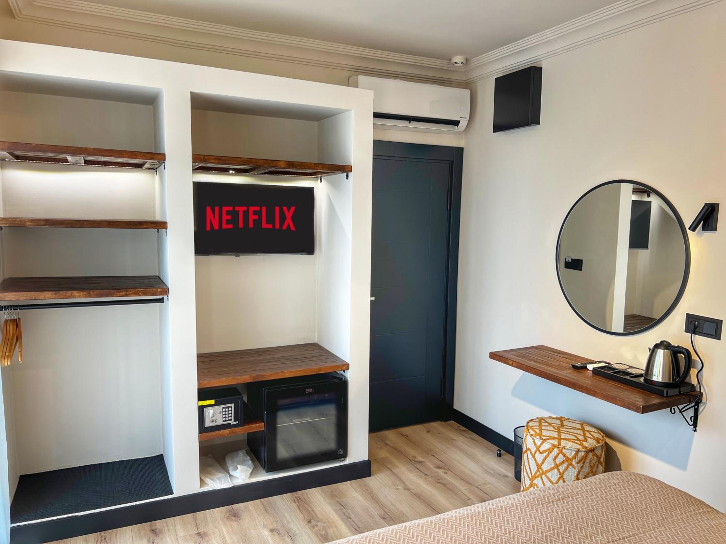 Deluxe Double or Twin Room - Photo 4