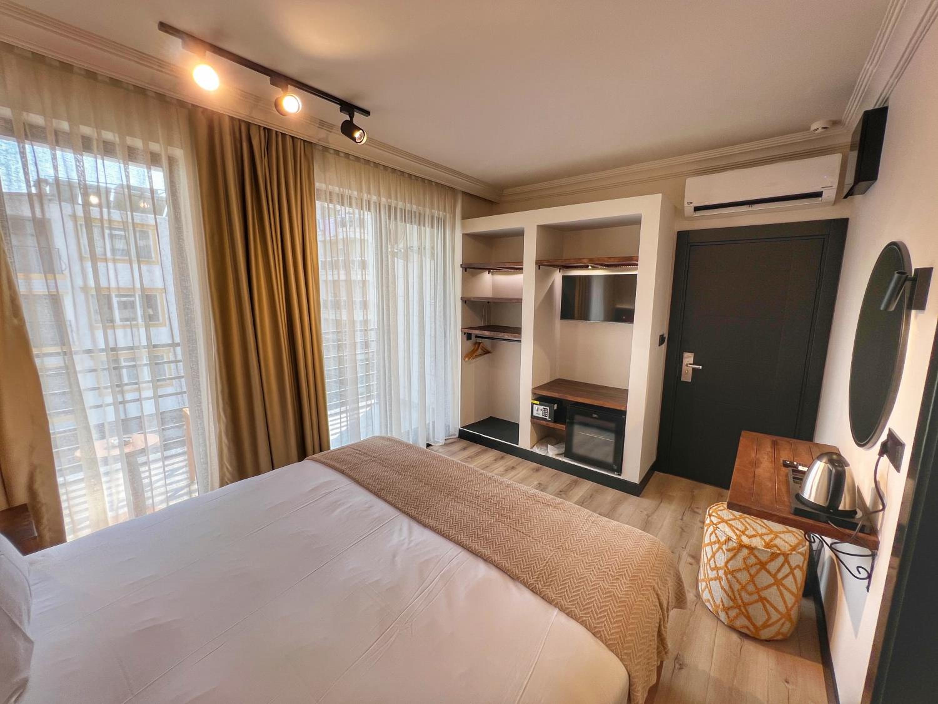 Deluxe Double or Twin Room - Photo 1
