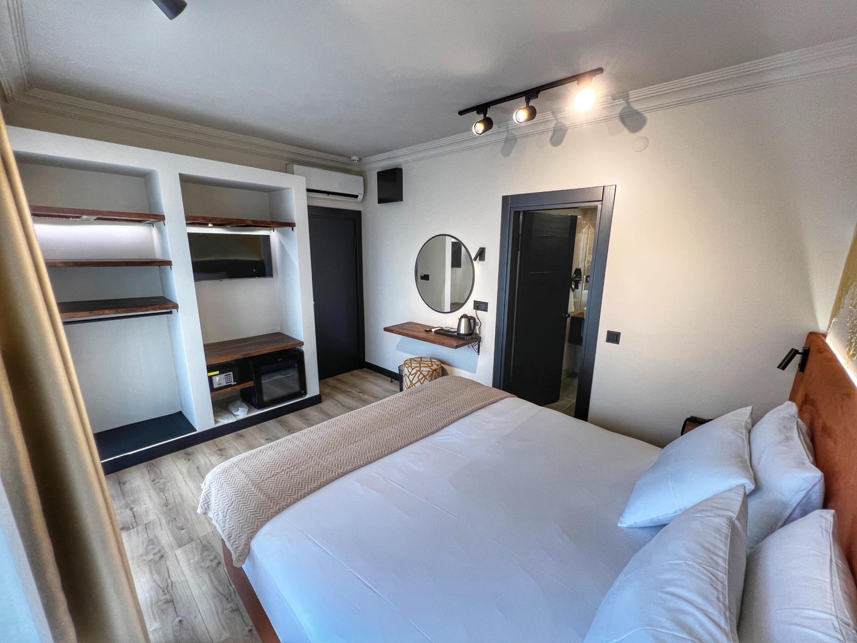 Deluxe Double or Twin Room - Photo 5