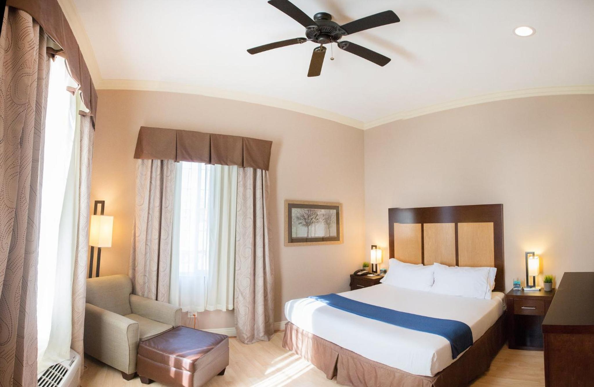 Standard King Room - Photo 1