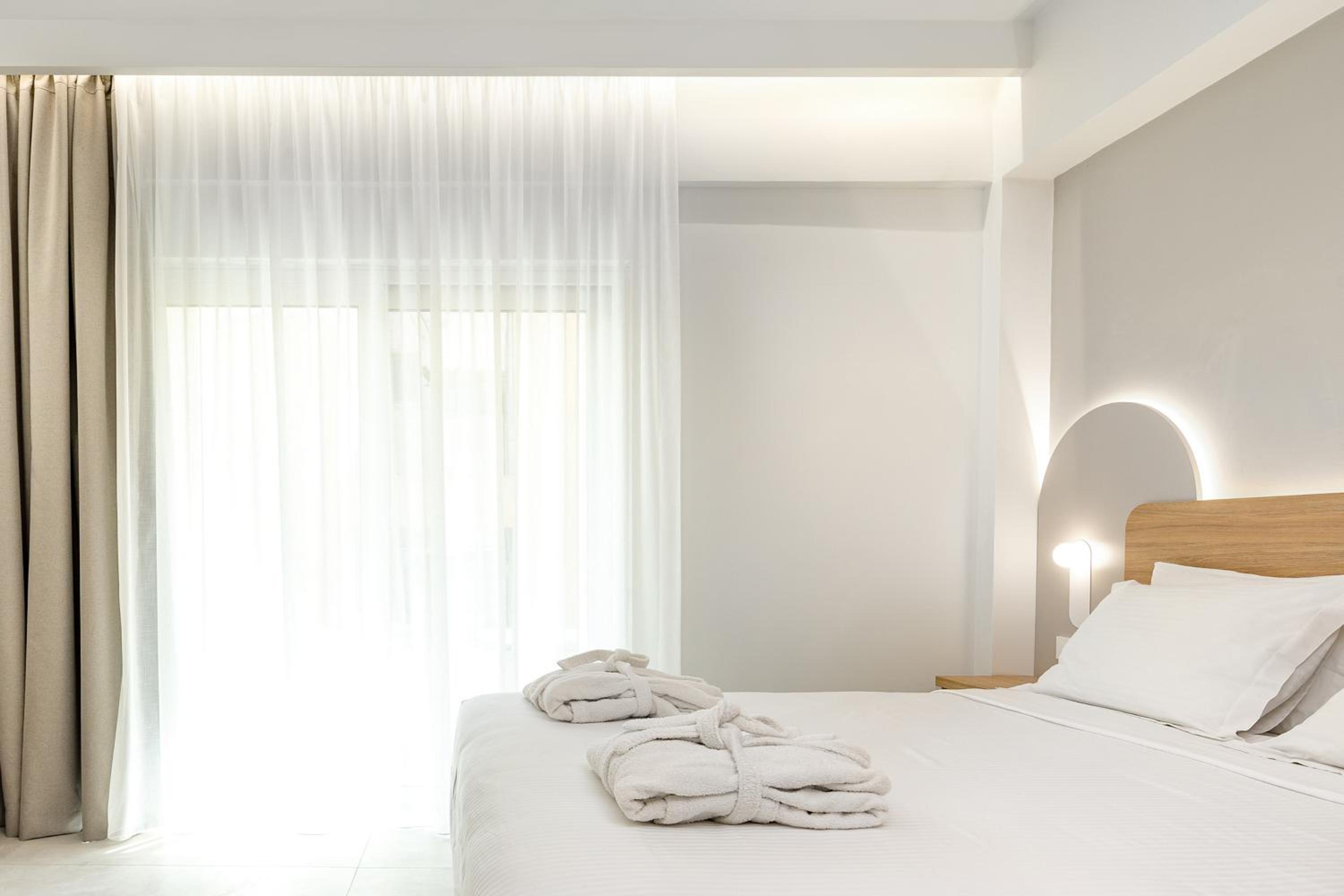 Standard Double or Twin Room - Photo 3