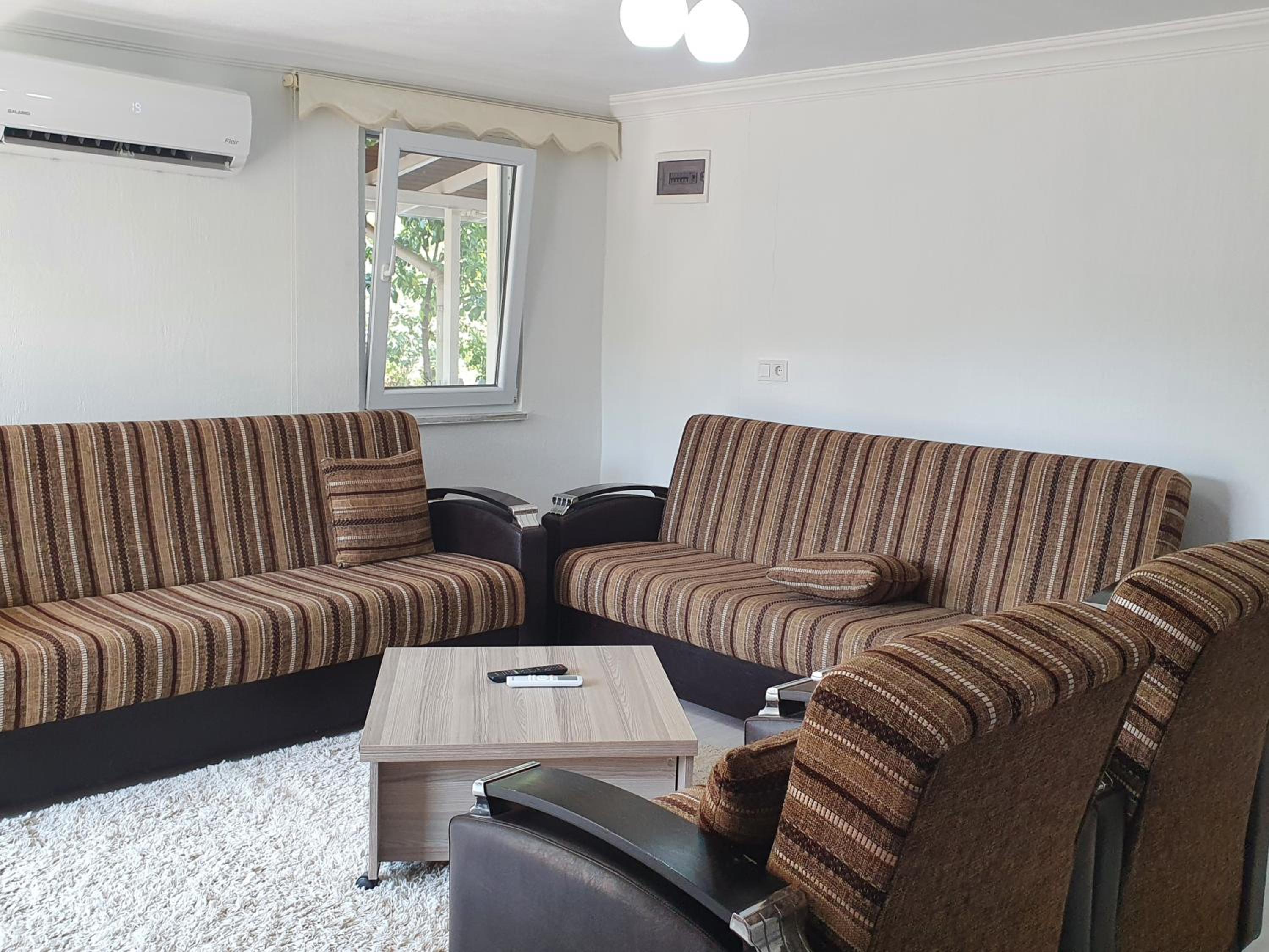 One-Bedroom House photo 1