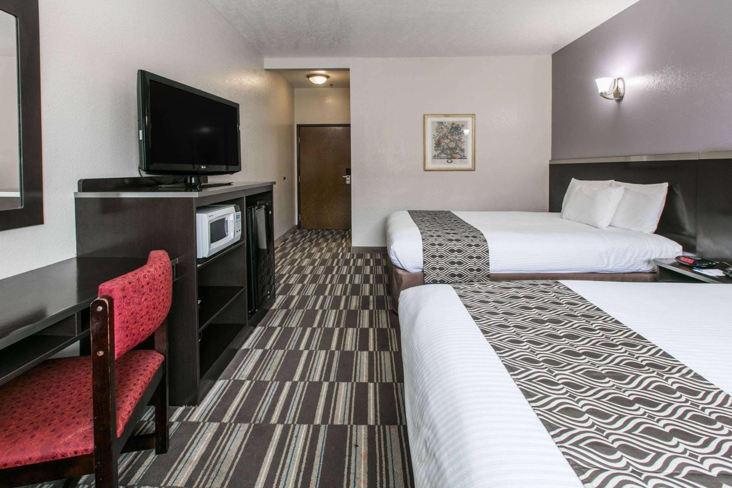 Queen Room With Two Queen Beds - Non-Smoking