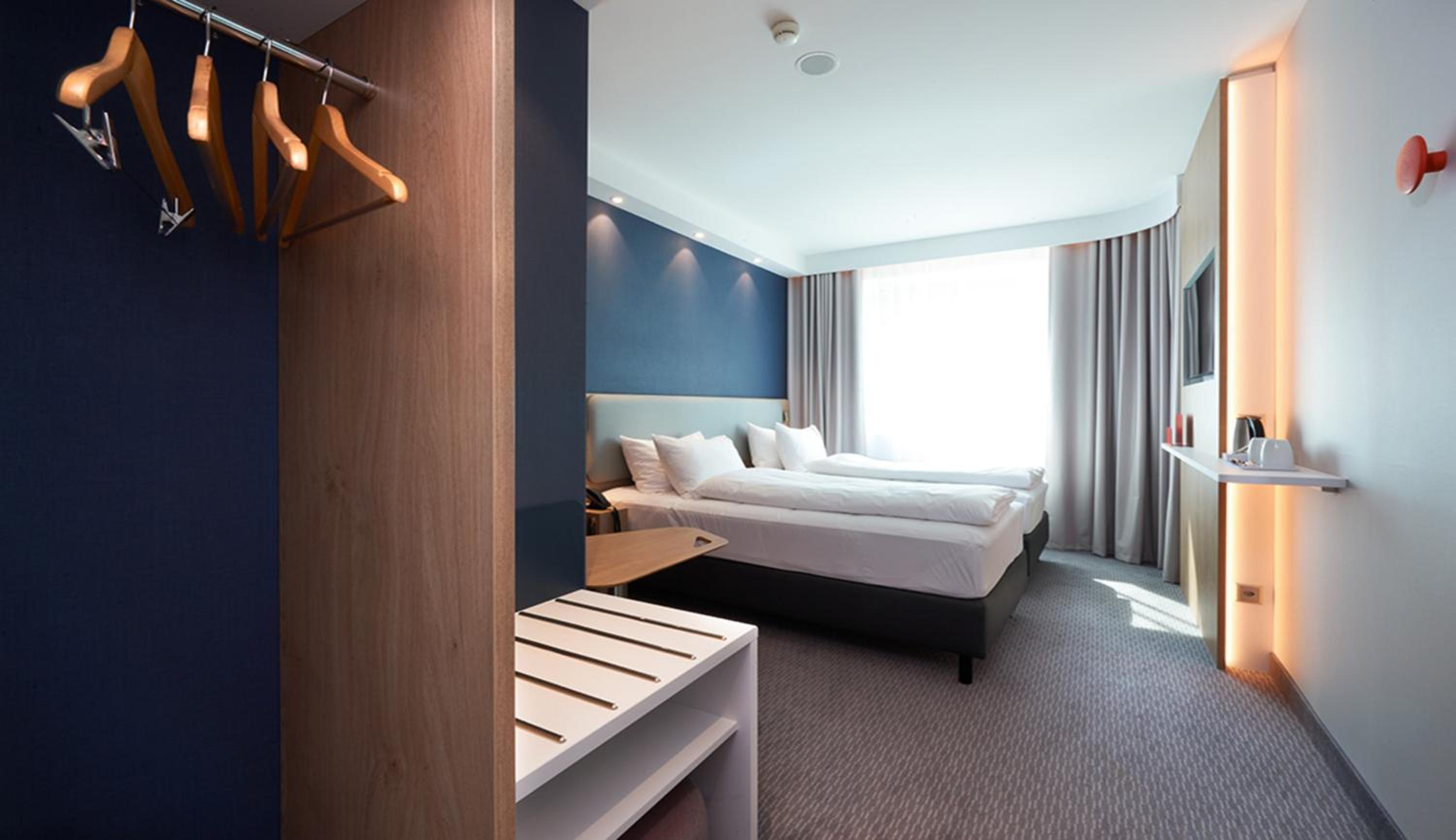 Standard Room with Two Single Beds - Photo 11