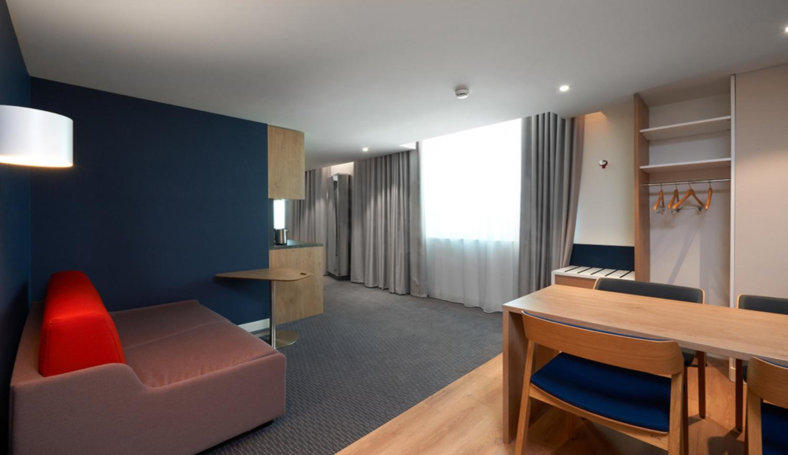 Queen Suite with Sofa Bed - Photo 9