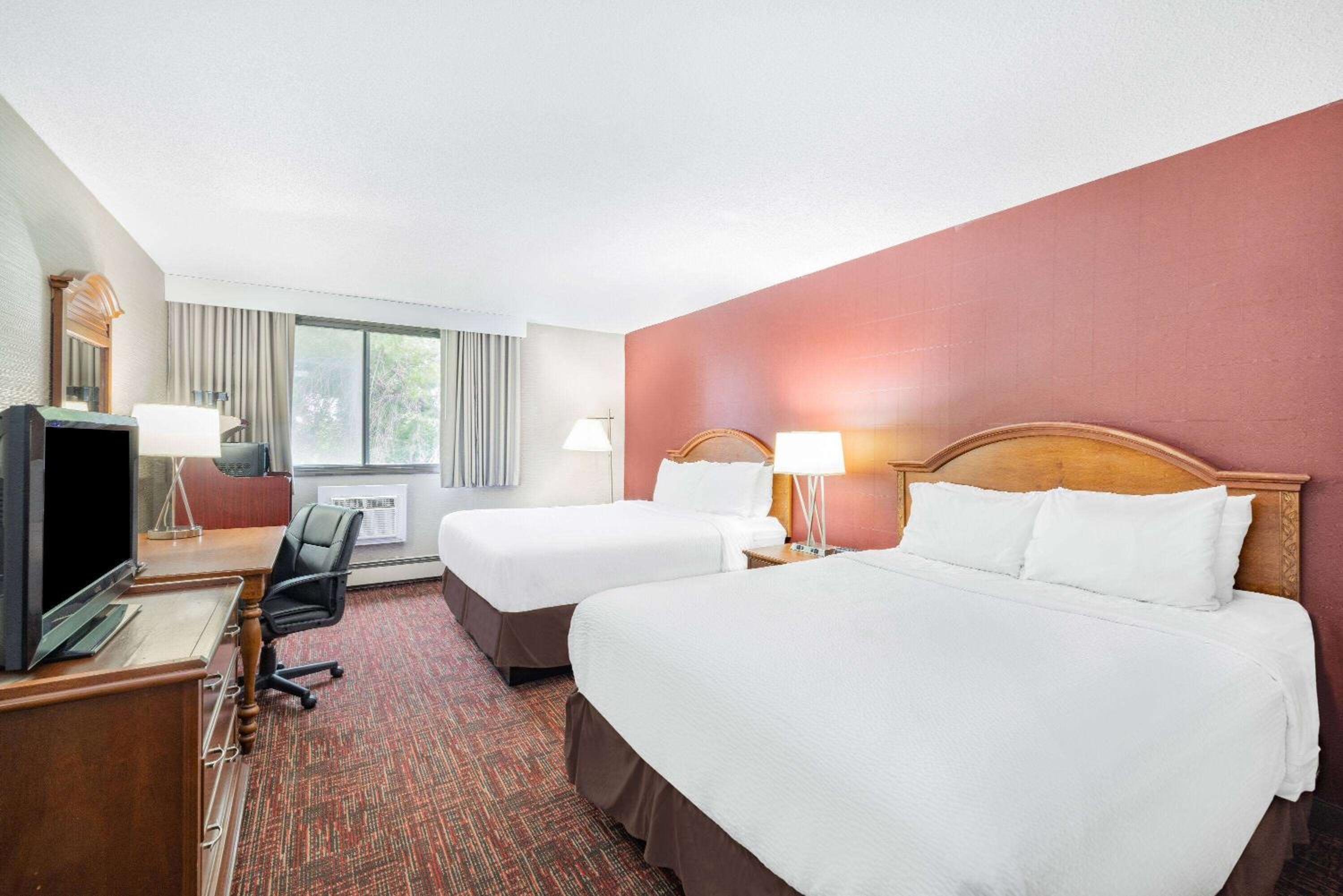 Twin Room with 2 Queen Beds, Non-Smoking - Photo 3