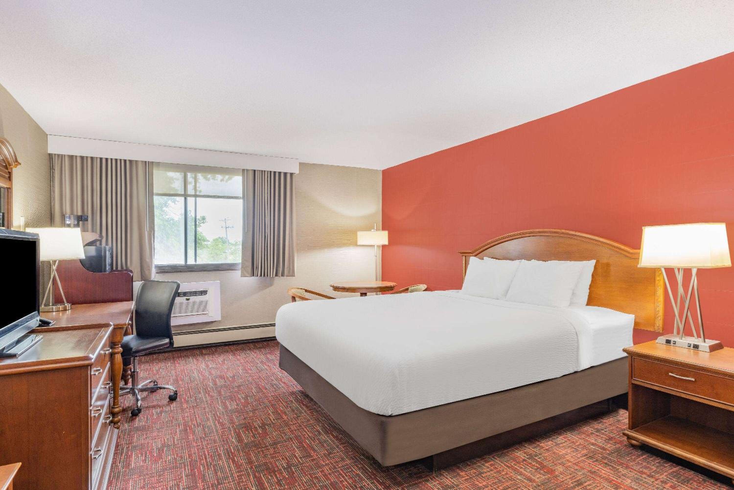 King Room, Non-Smoking - Photo 1