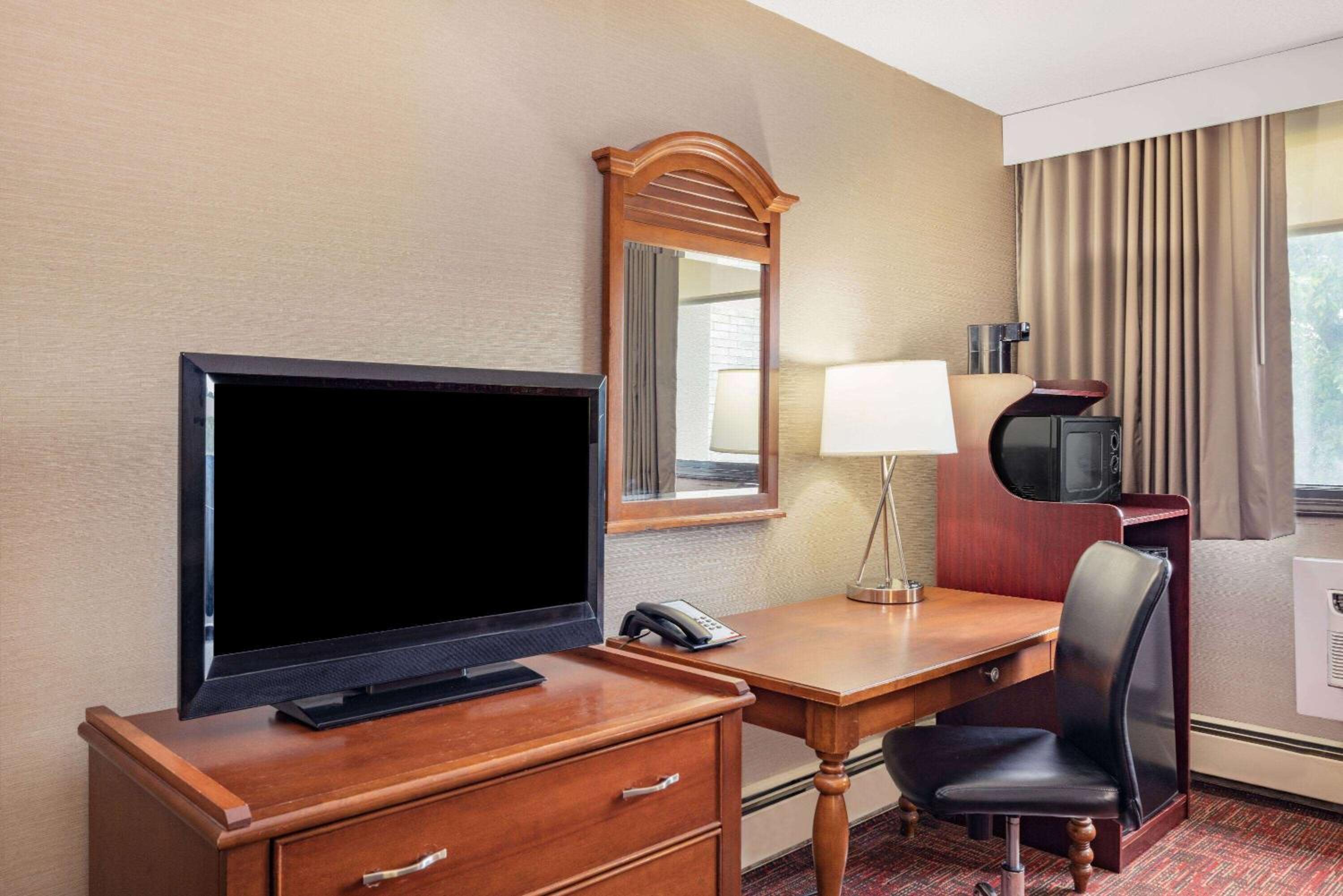 King Room, Non-Smoking - Photo 3