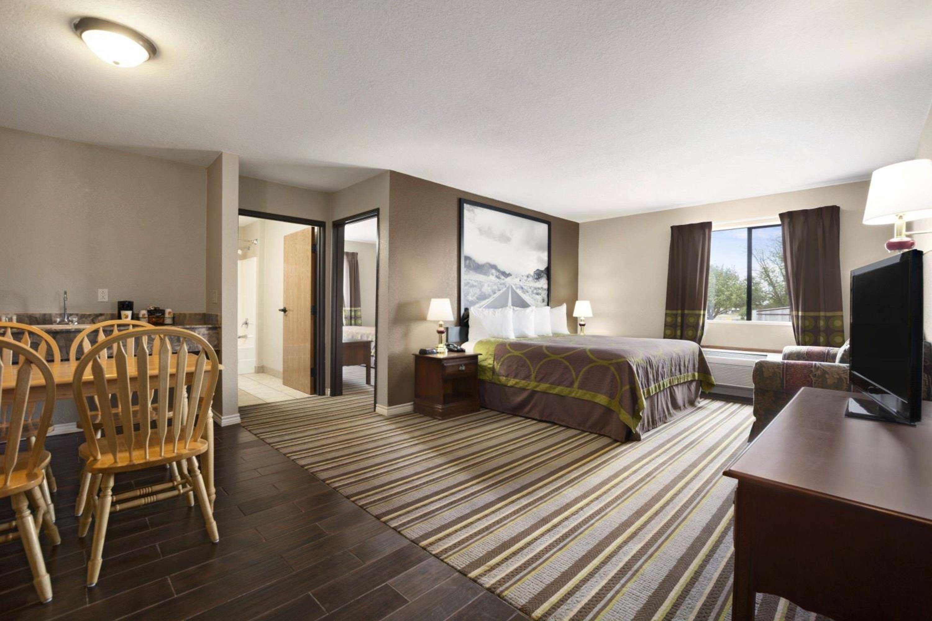 Queen Room with Three Queen Beds - Non-Smoking photo 1