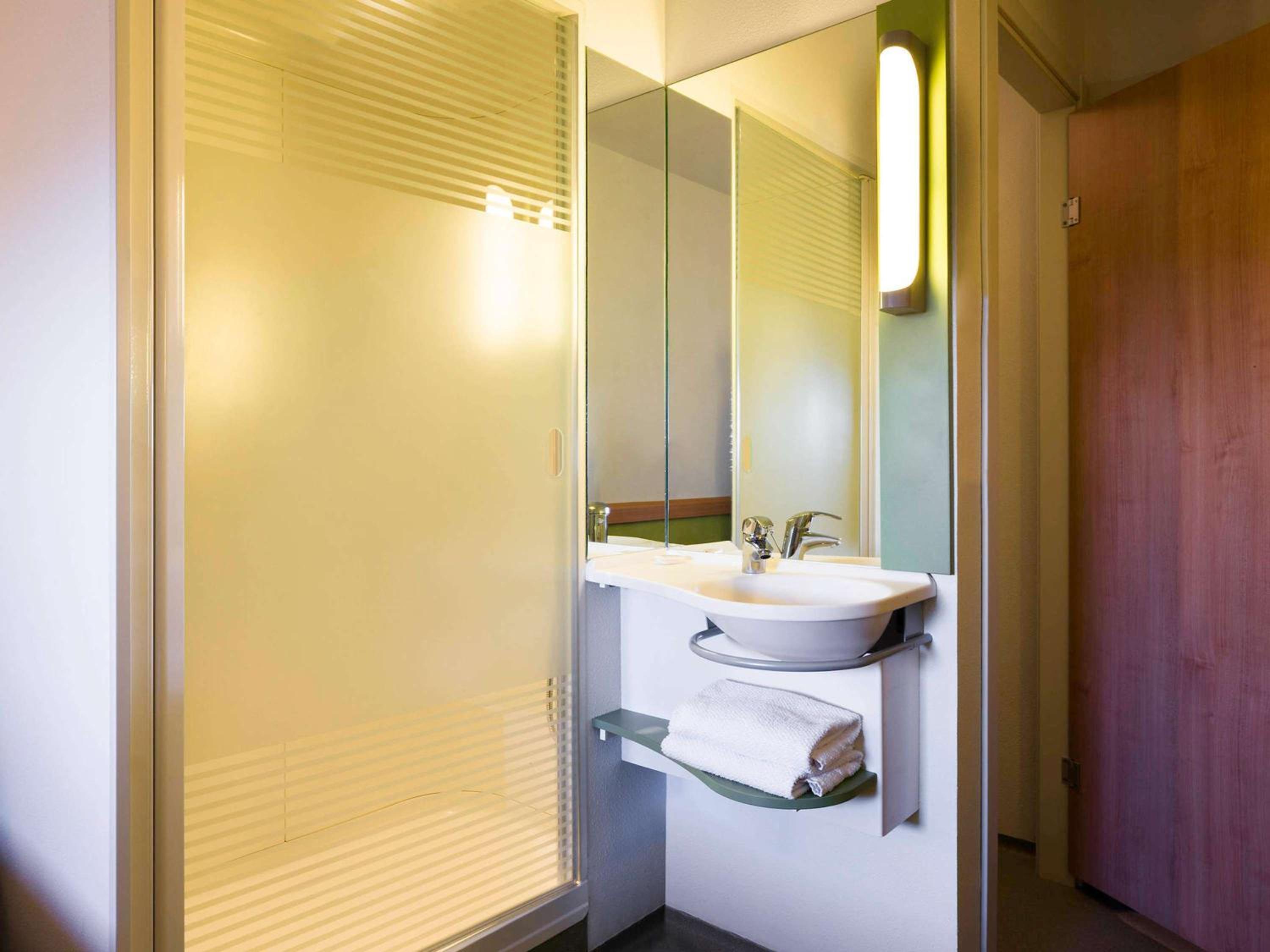 Double Room with Bunk Bed - Photo 3