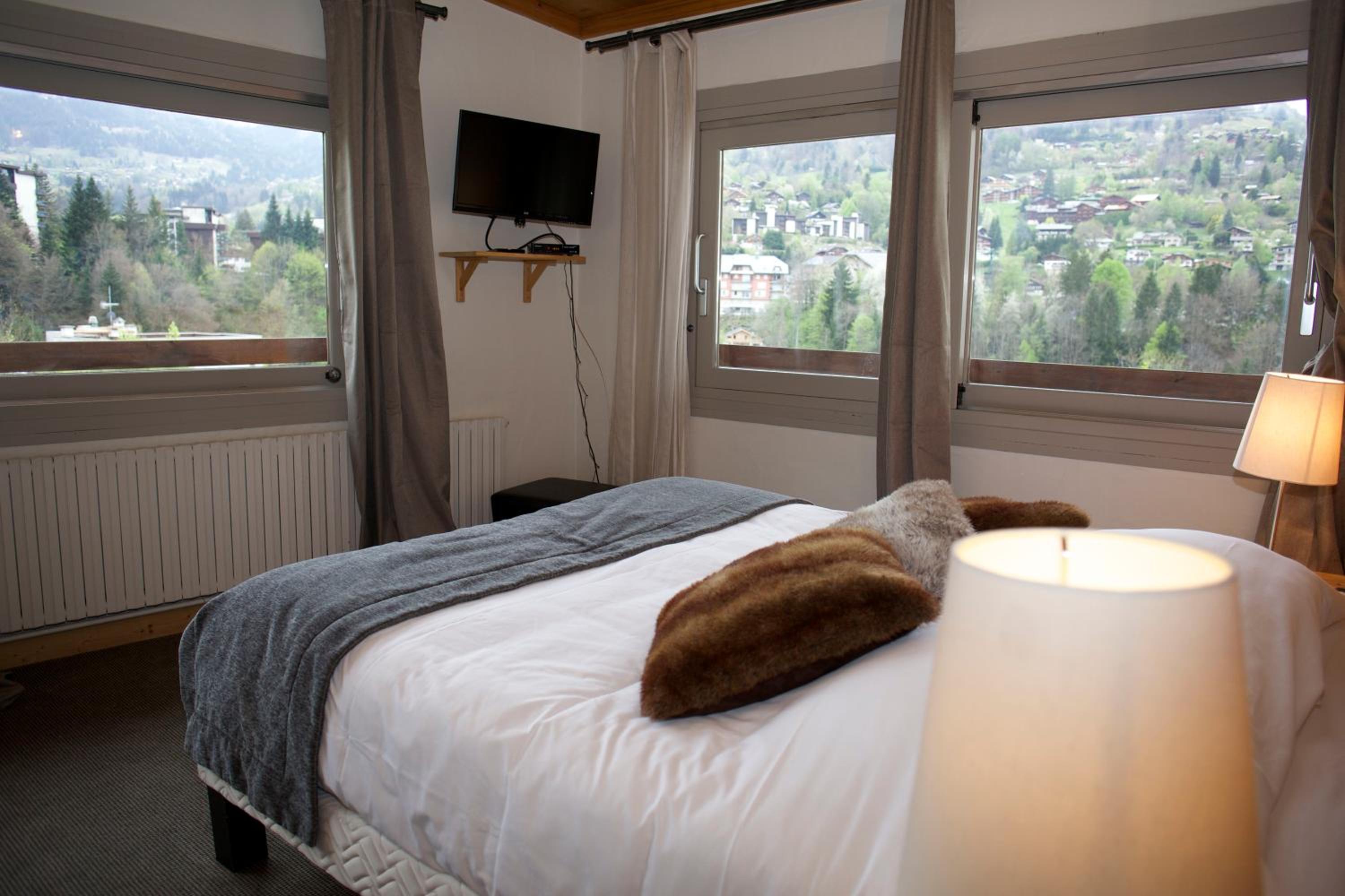 Panoramic triple room