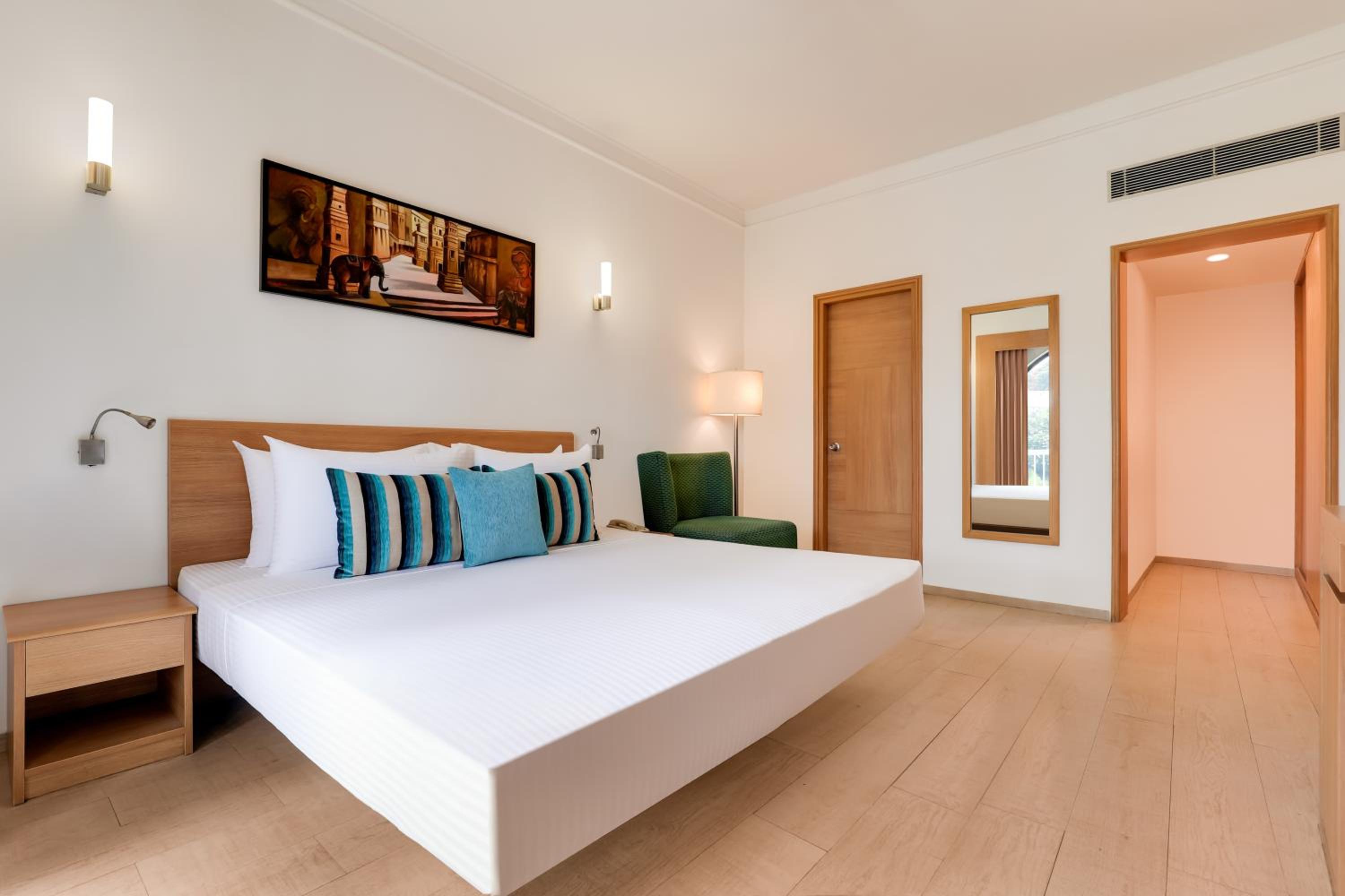 Executive Suite - Photo 6
