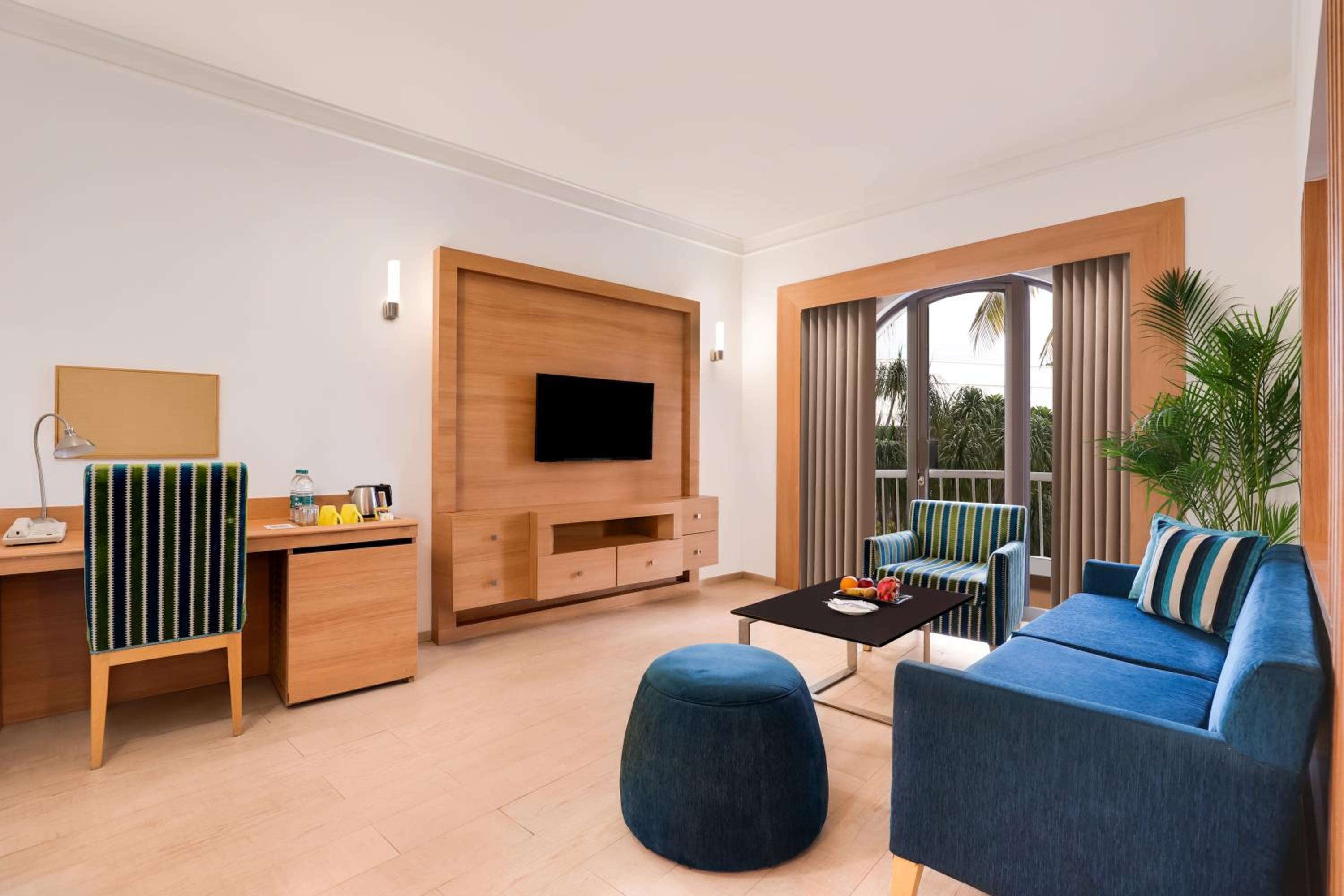 Executive Suite - Photo 3