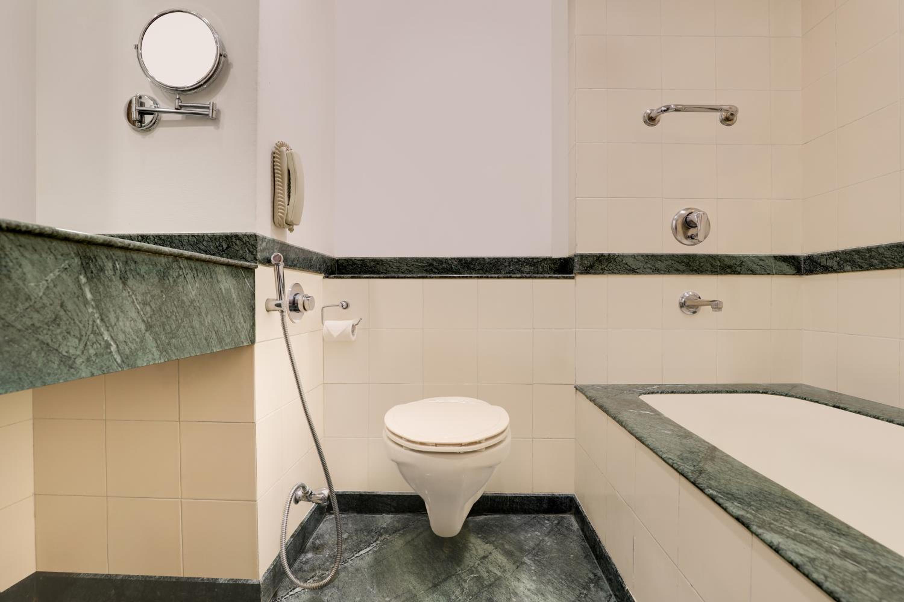 Executive Suite - Photo 2