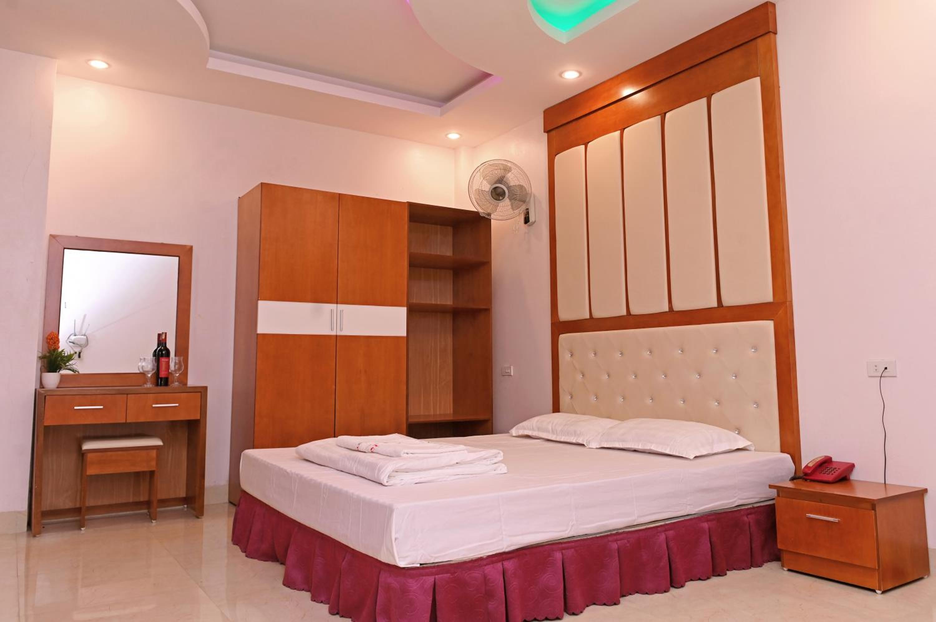 Deluxe Double Room with Bath - Photo 3