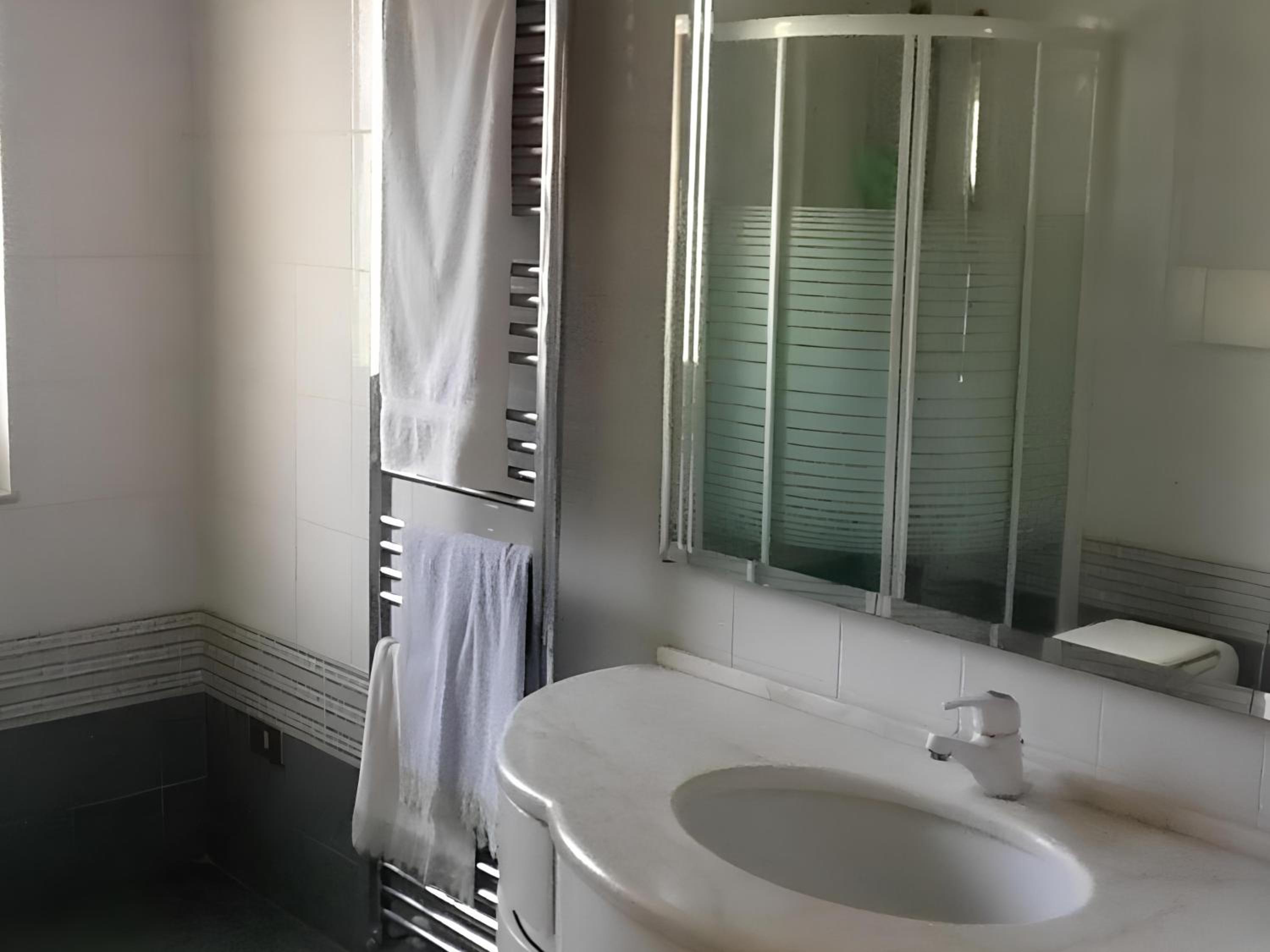 Large Double or Twin Room photo 2