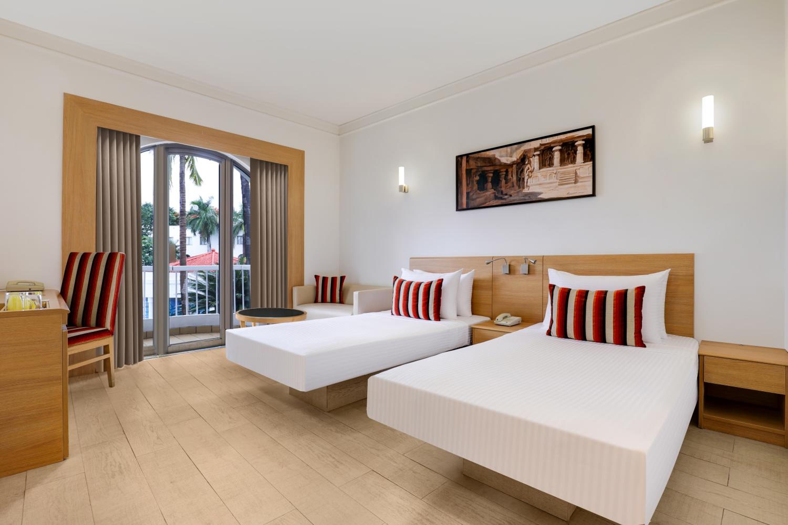 Executive Twin Room with Balcony (10% discount on Laundry and Complimentary Hi Tea) - Photo 1