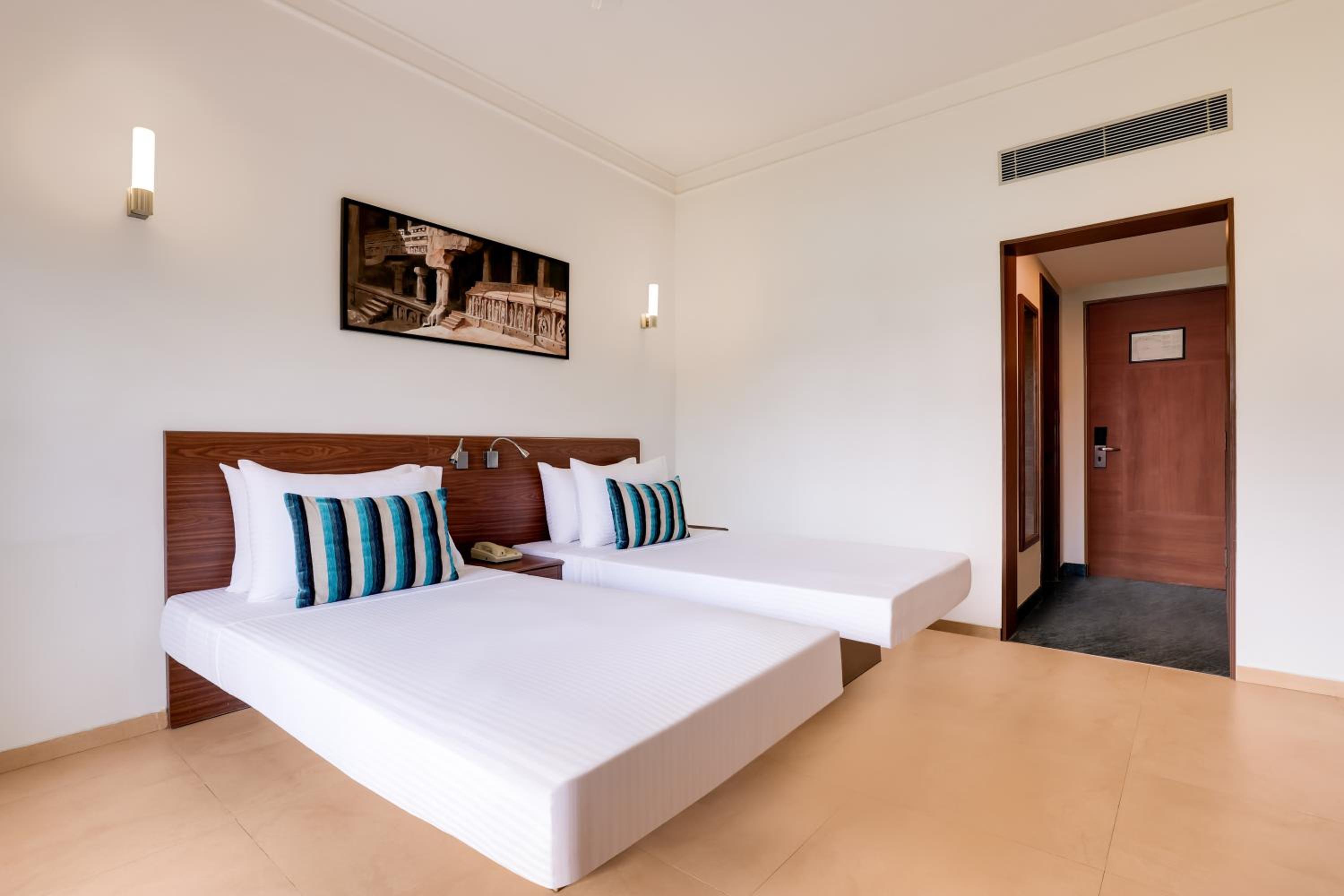 Executive Twin Room with Garden - Photo 5