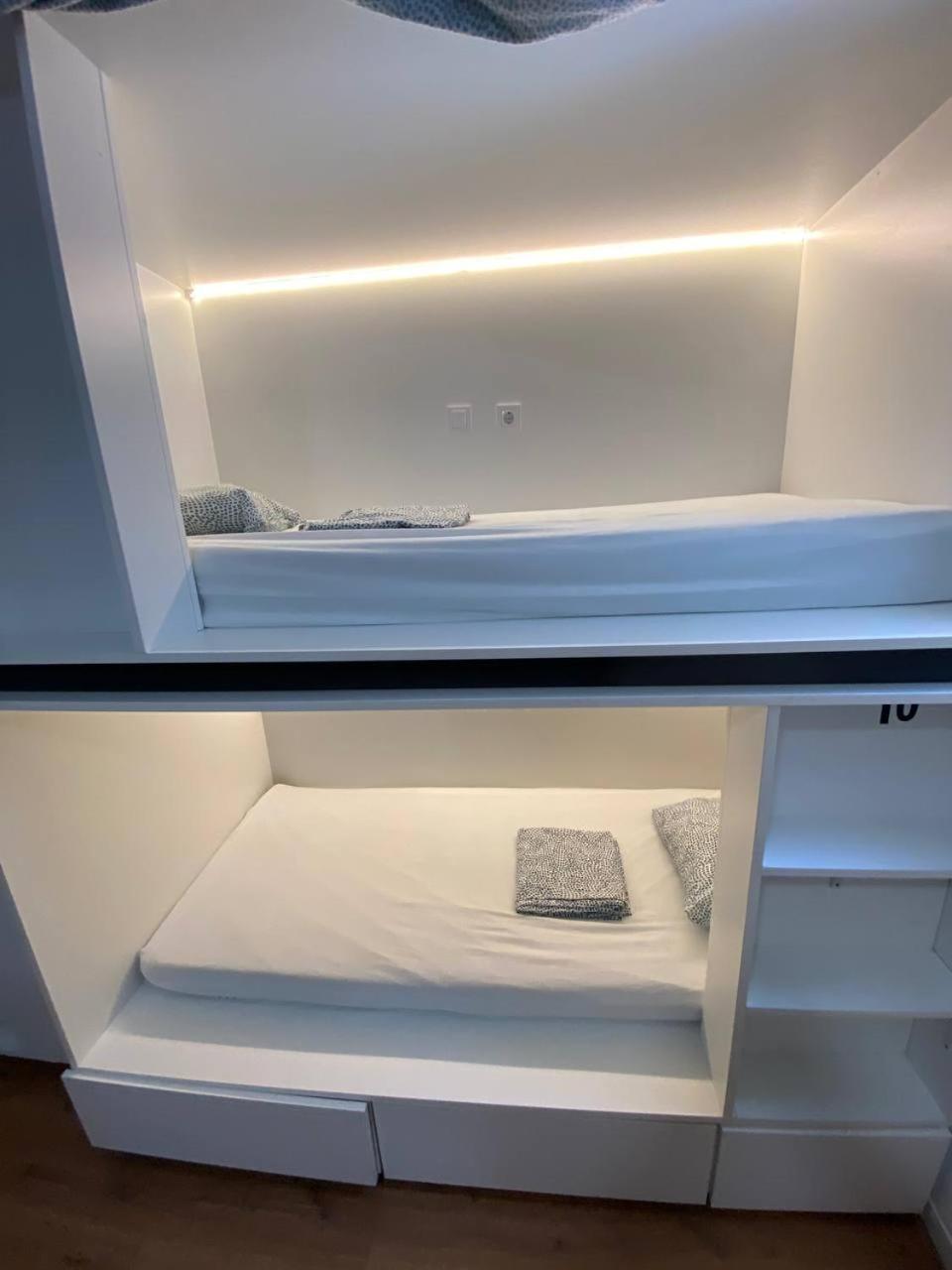 Cama en habitación compartida para 8 personas