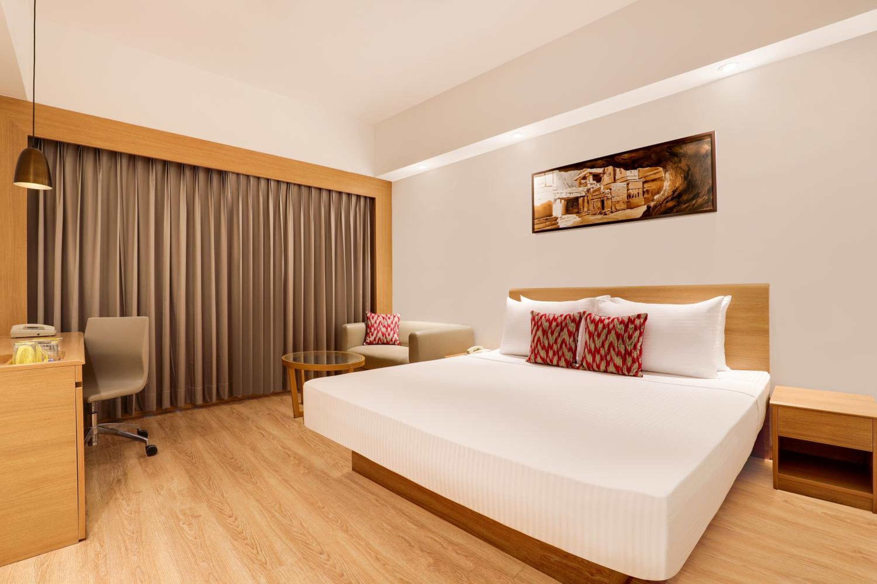 Executive King Room with Balcony - Photo 1