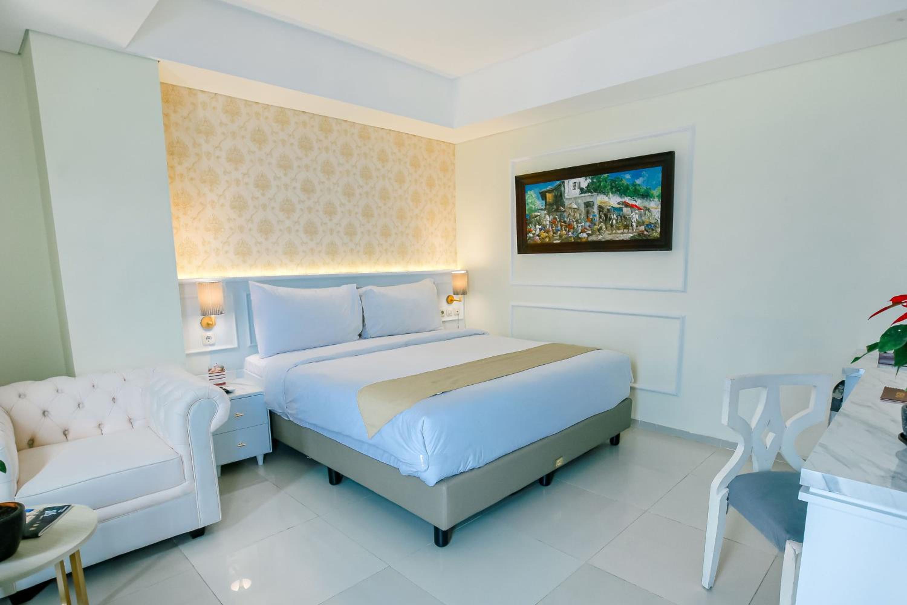 Deluxe Room - Photo 13
