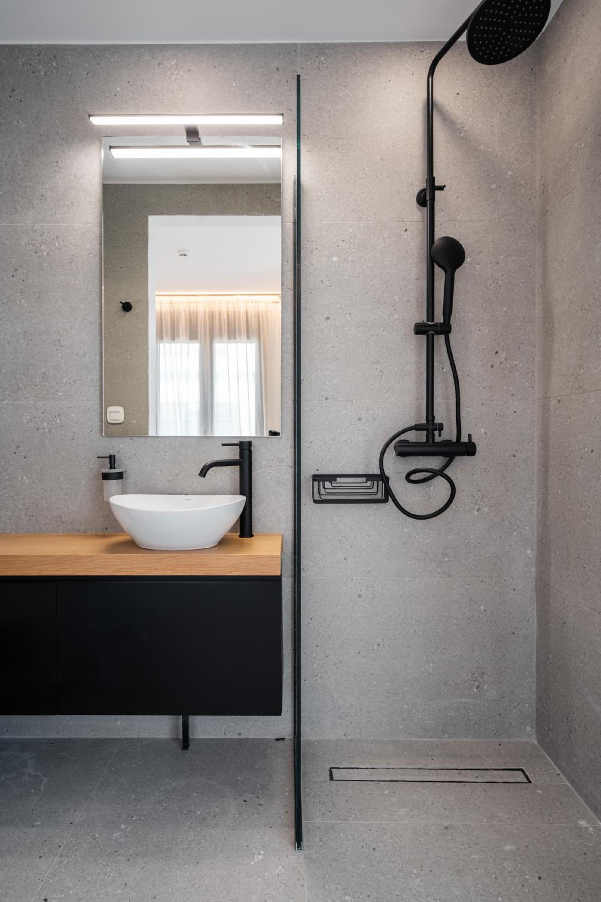 Two-Bedroom Deluxe Apartment with Balcony photo 3
