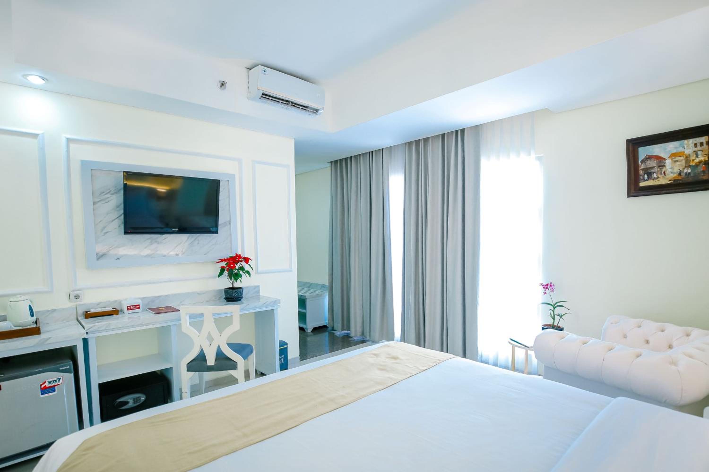 Deluxe Room - Photo 11