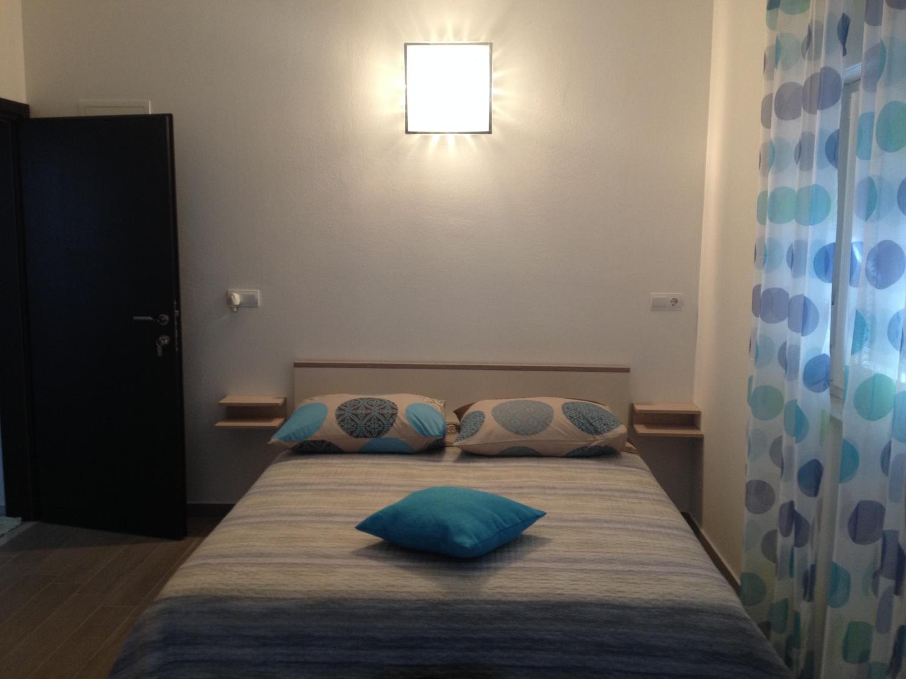 Deluxe Double Room with Balcony - Photo 6