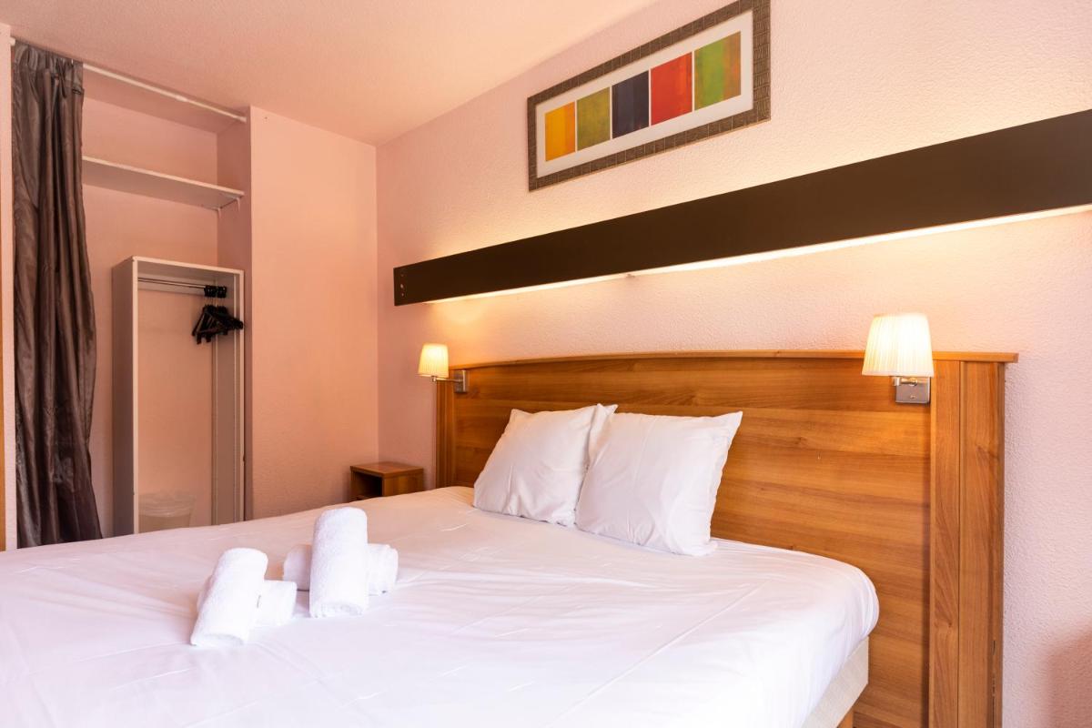 Double or Twin Room with Private Bathroom photo 2