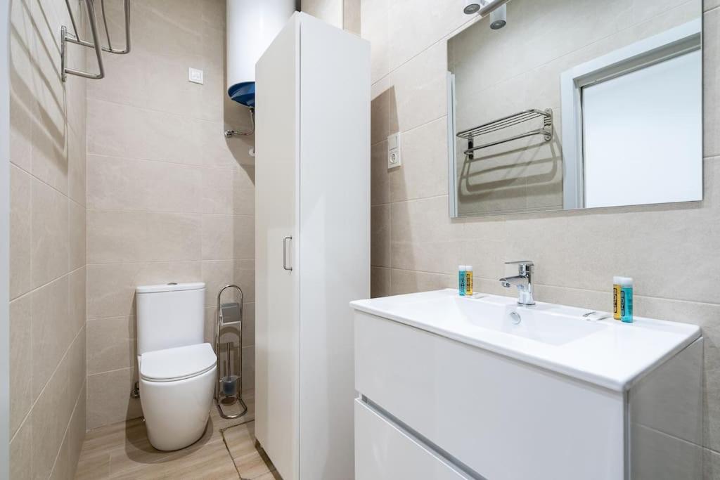 One-Bedroom Apartment photo 2