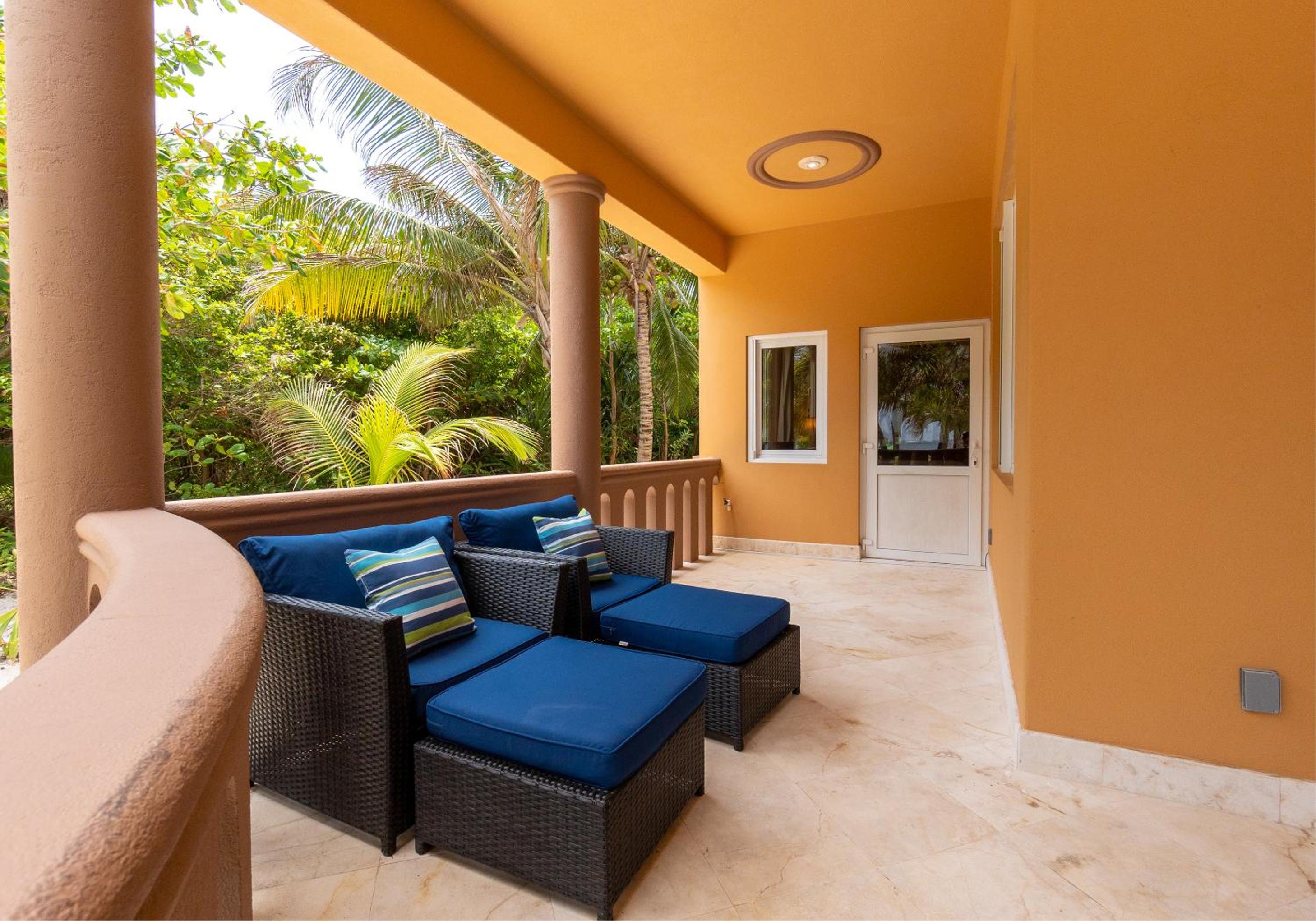 Beachfront Villa Solemar photo 3