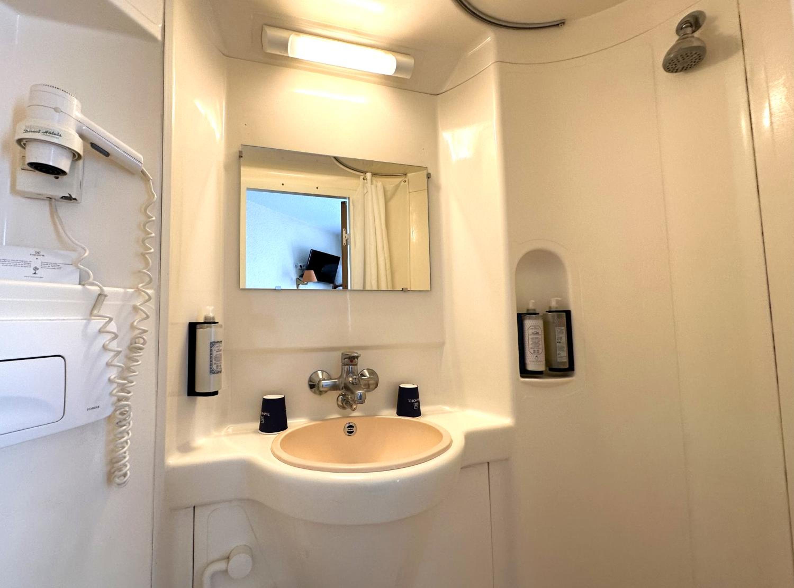 Double Room - Photo 3