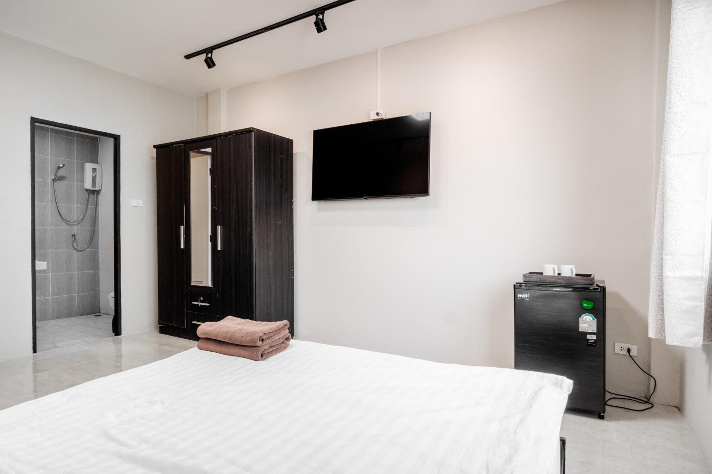 Deluxe Queen Room - Photo 1