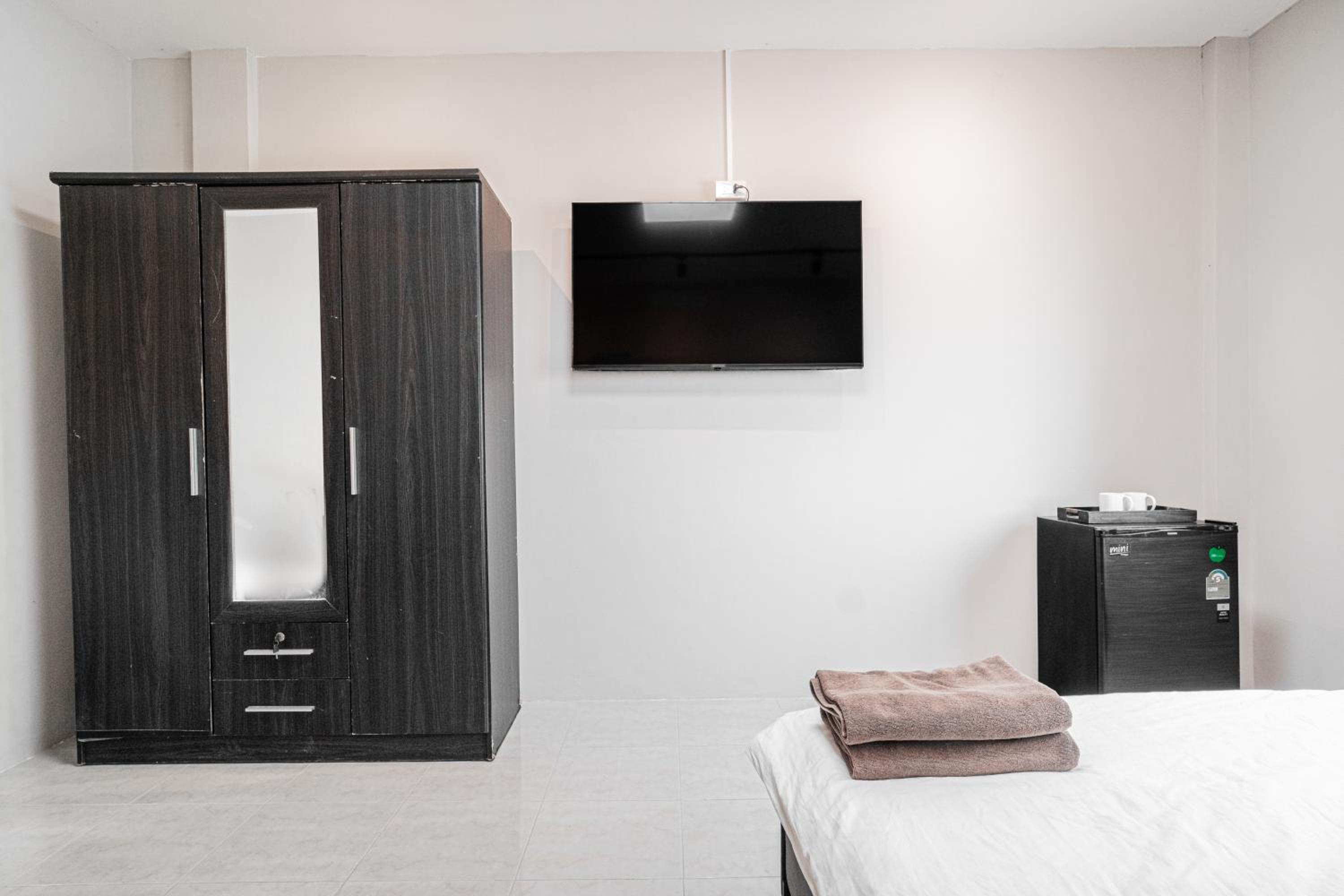 Deluxe Queen Room - Photo 6