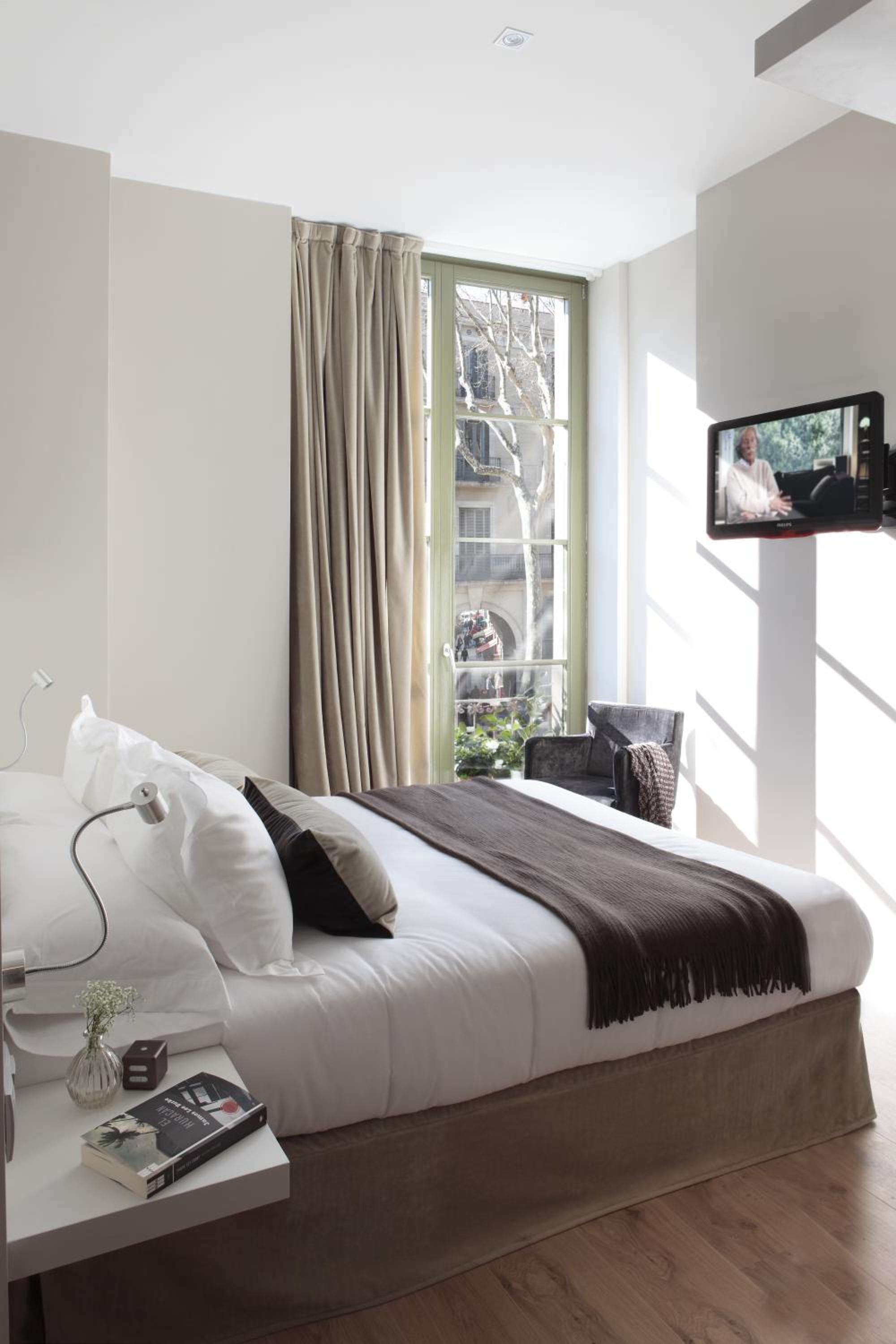 Luxury Suite with views to La Rambla photo 2