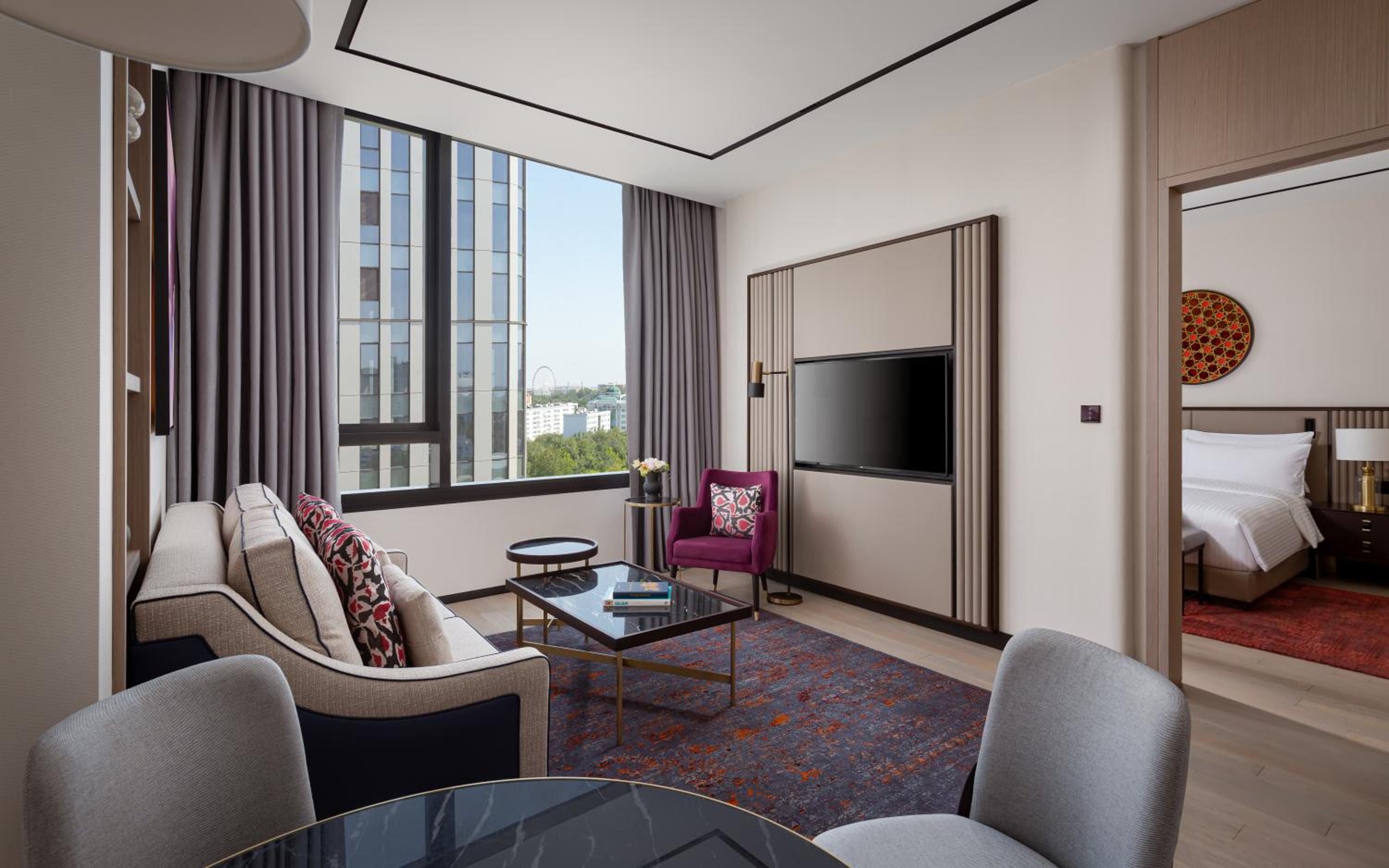 King Suite with Square View and Club Lounge Access
