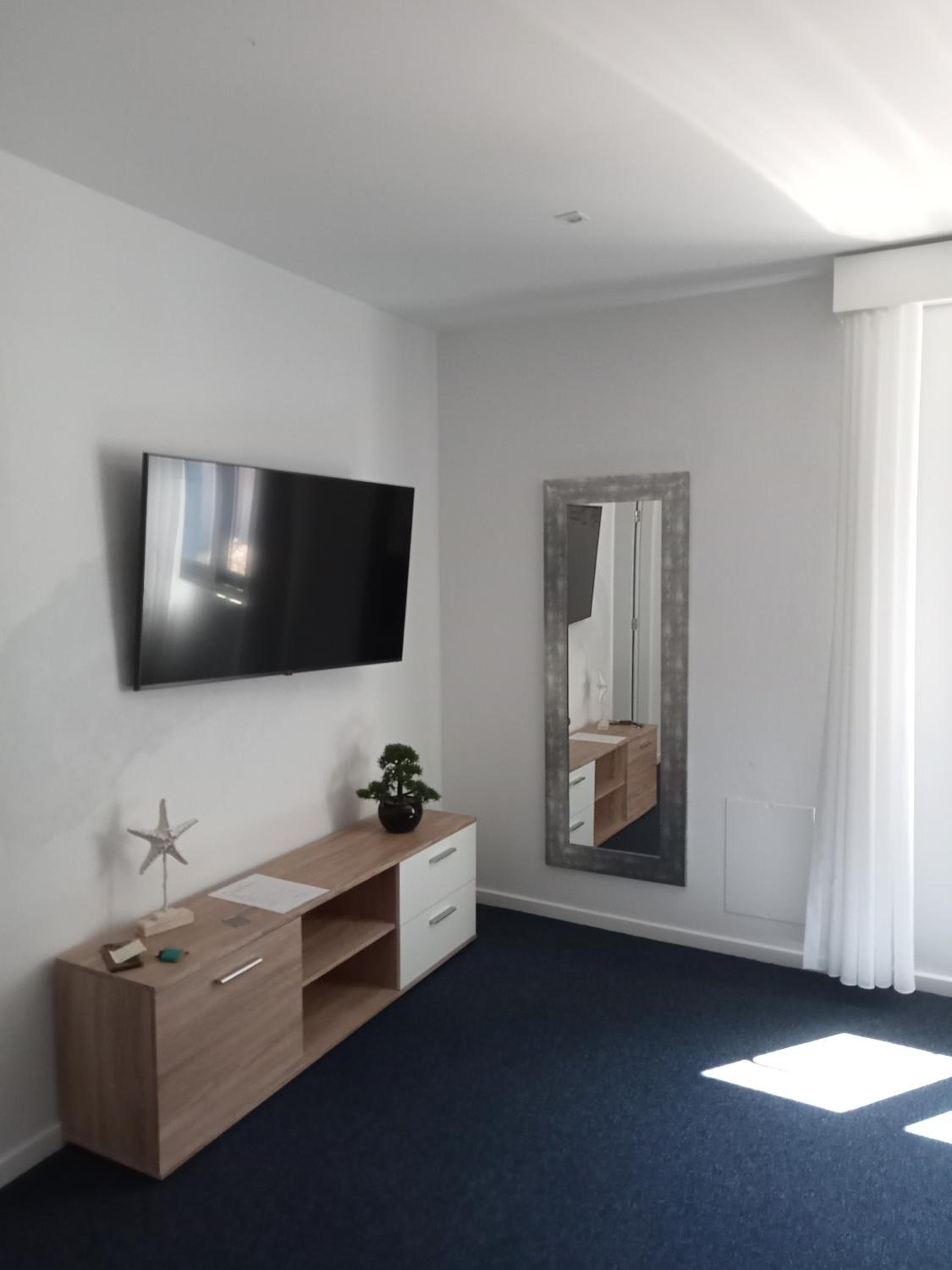 Standard Family Room - Photo 5