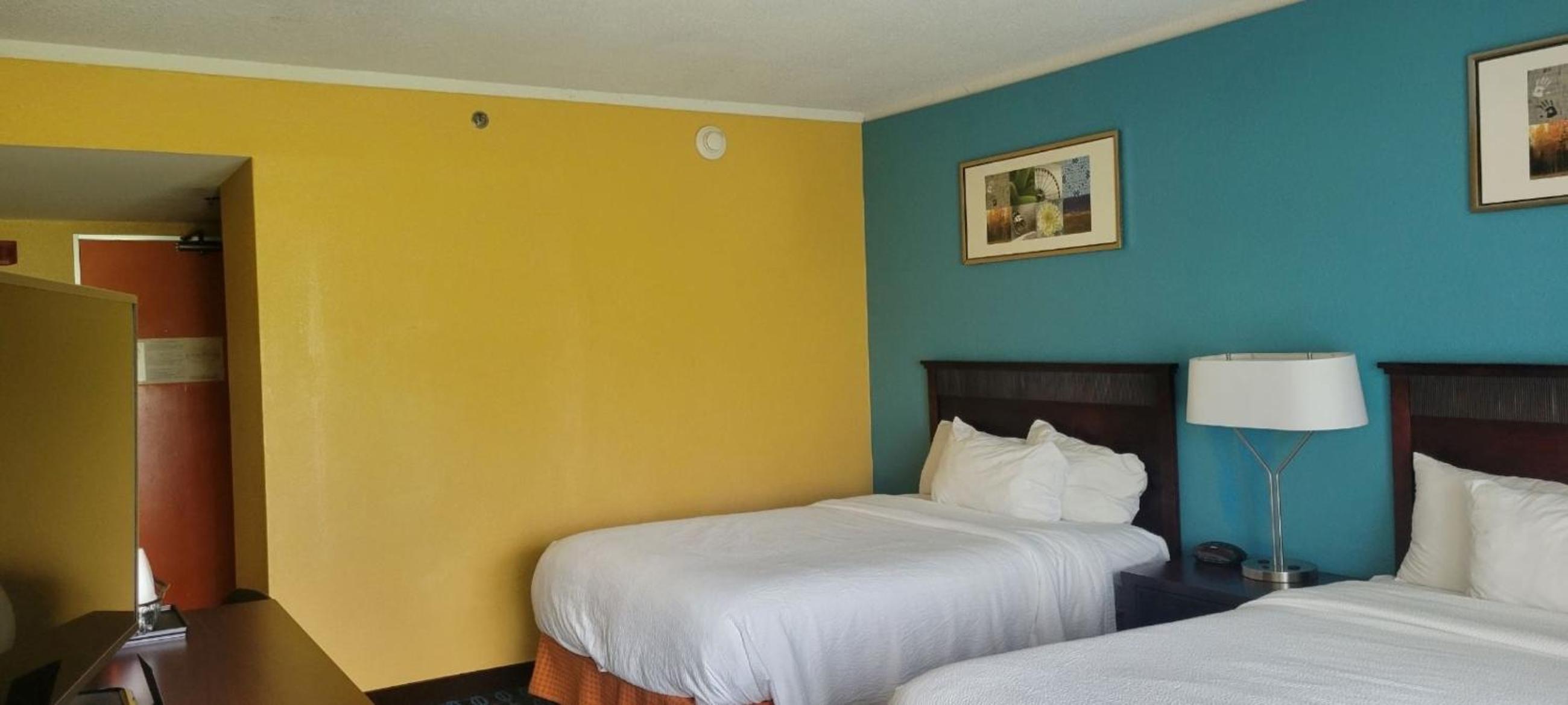 Double Room with Two Double Beds - Photo 2