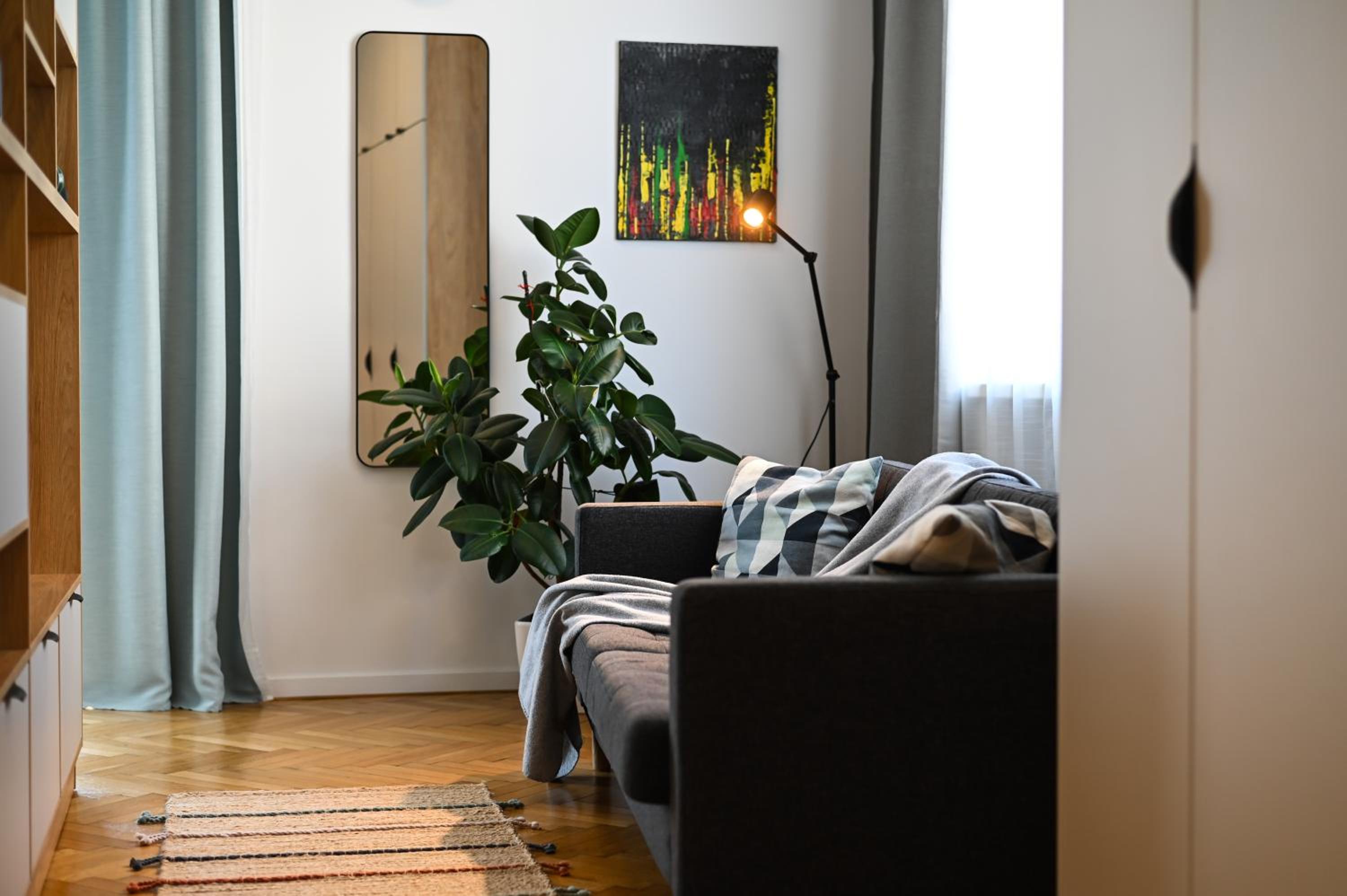 One-Bedroom Apartment photo 1
