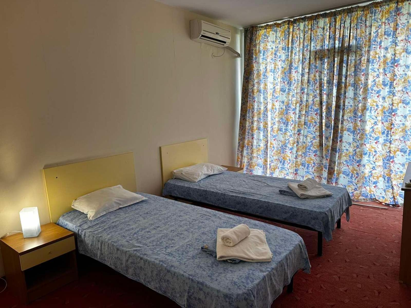 Economy Twin Room - Photo 2