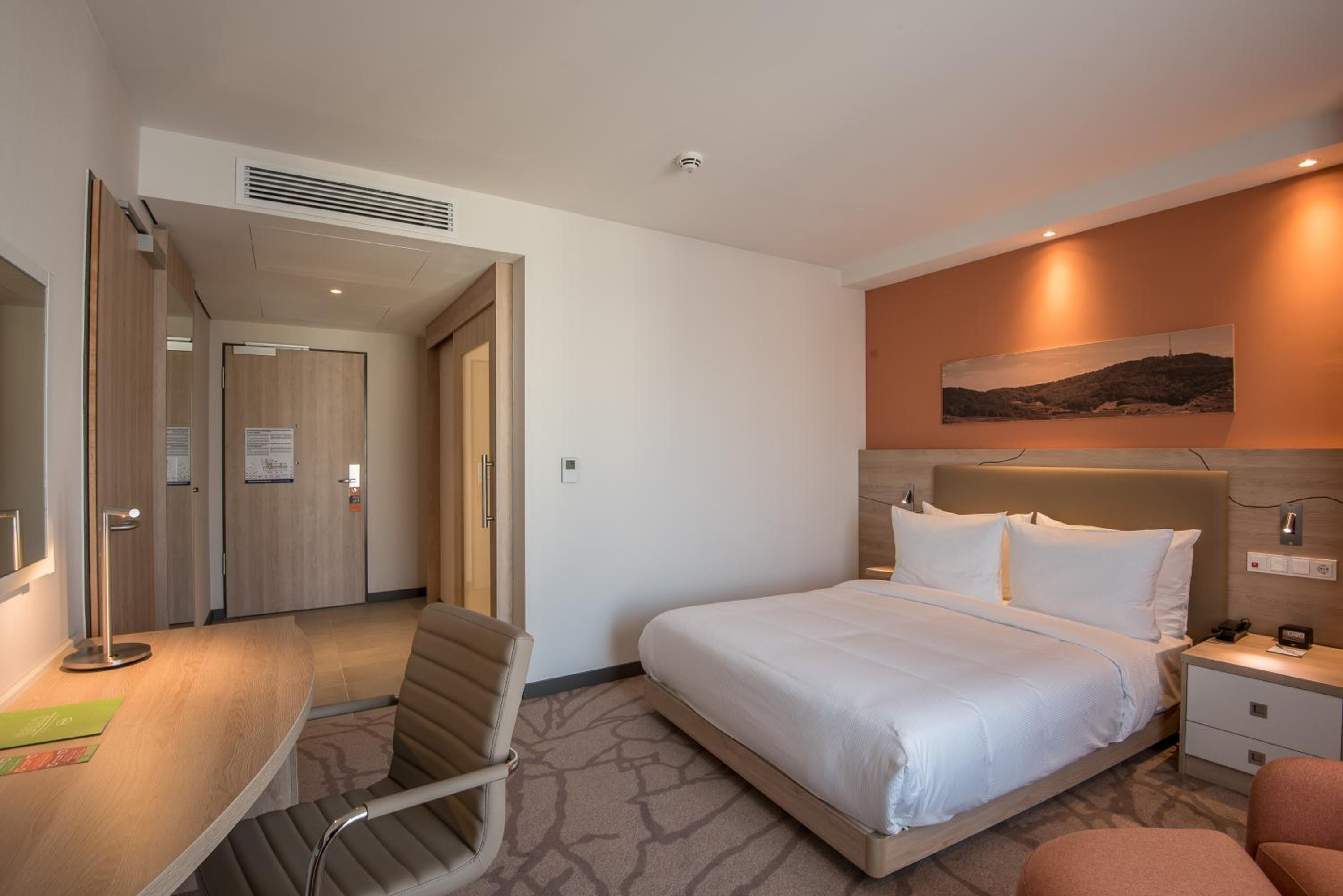 Queen Room - Accessible