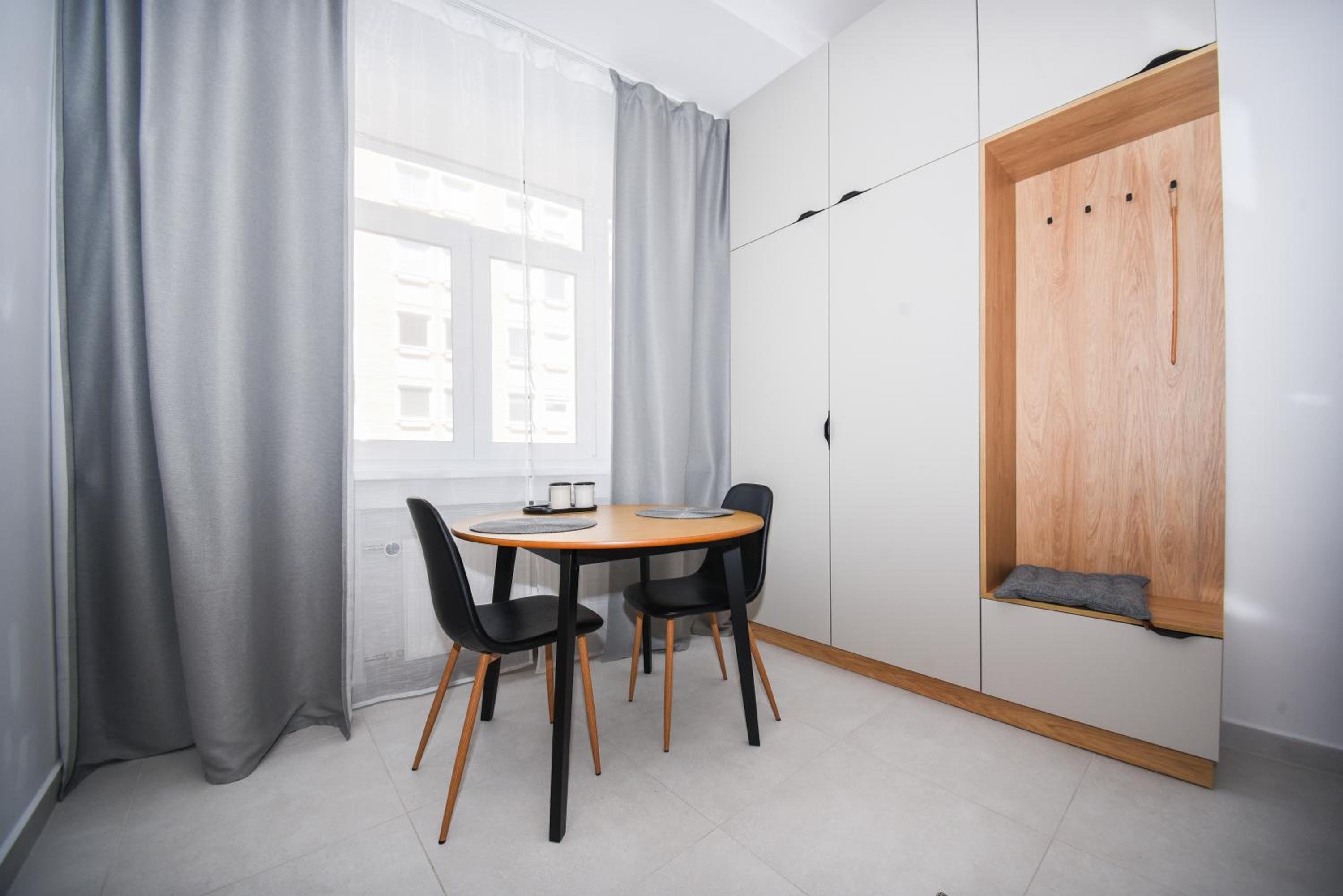 One-Bedroom Apartment photo 2