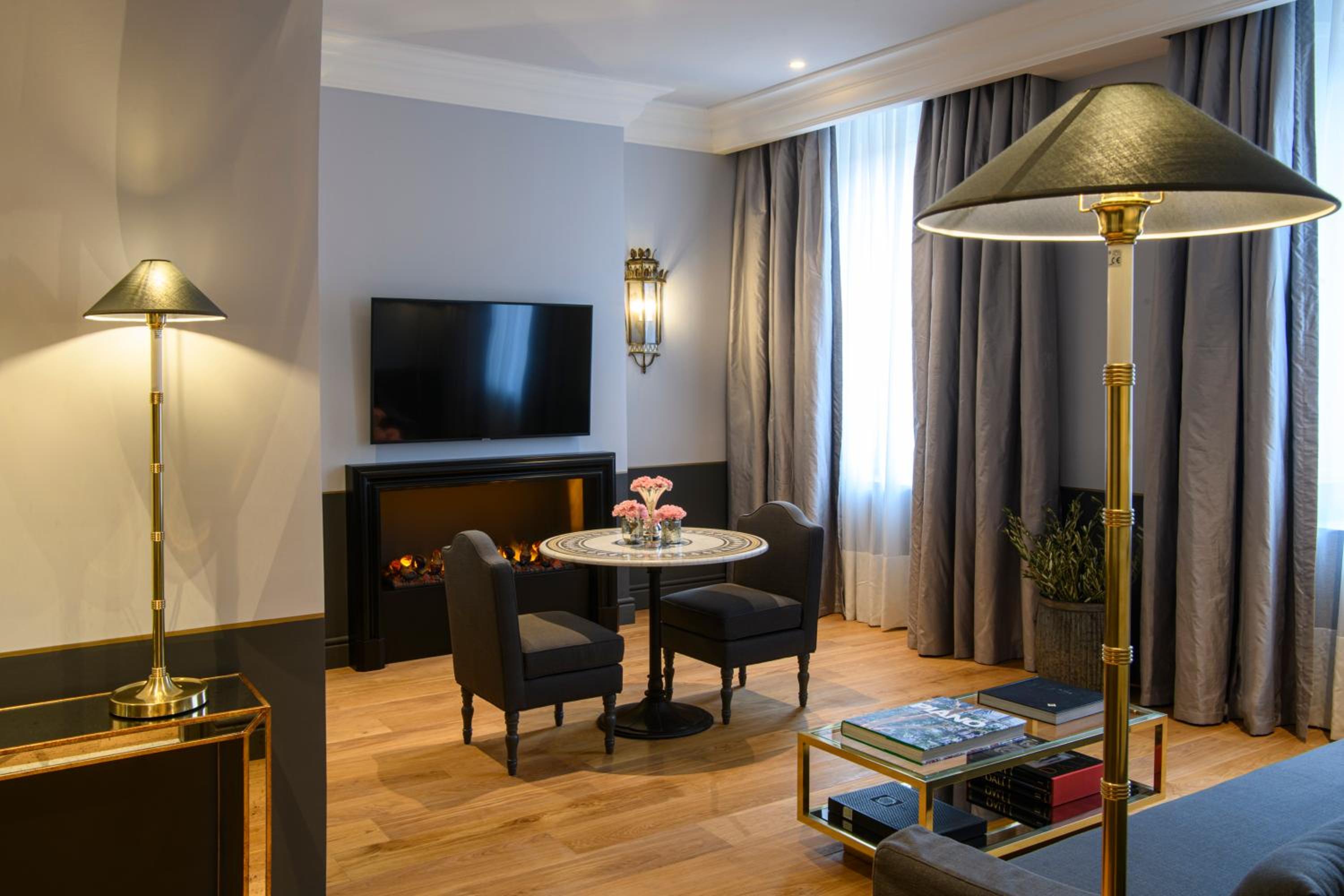 Suite (Non Smoking) - Photo 14