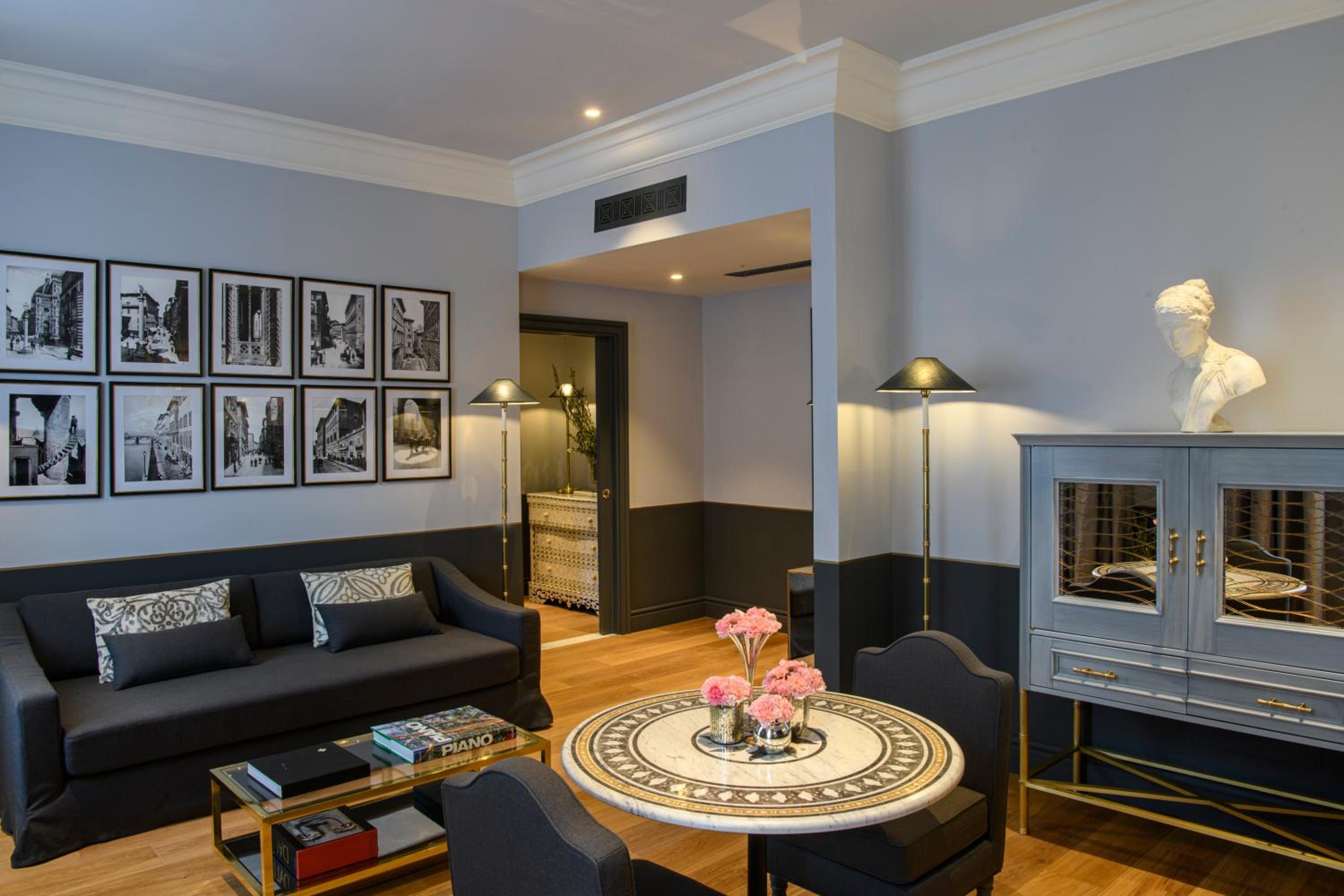 Suite (Non Smoking) - Photo 12