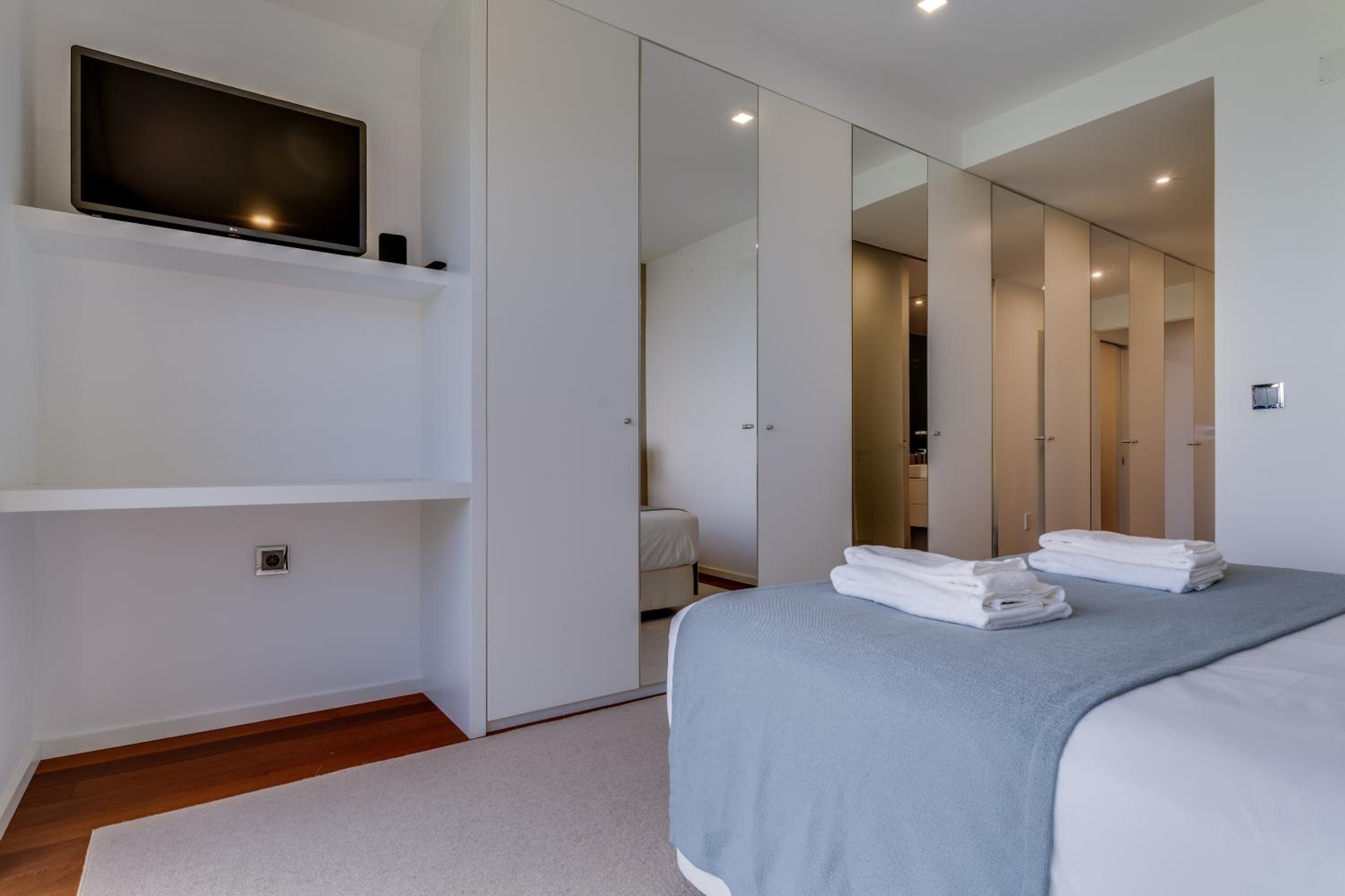 Two-Bedroom Apartment with Balcony photo 1