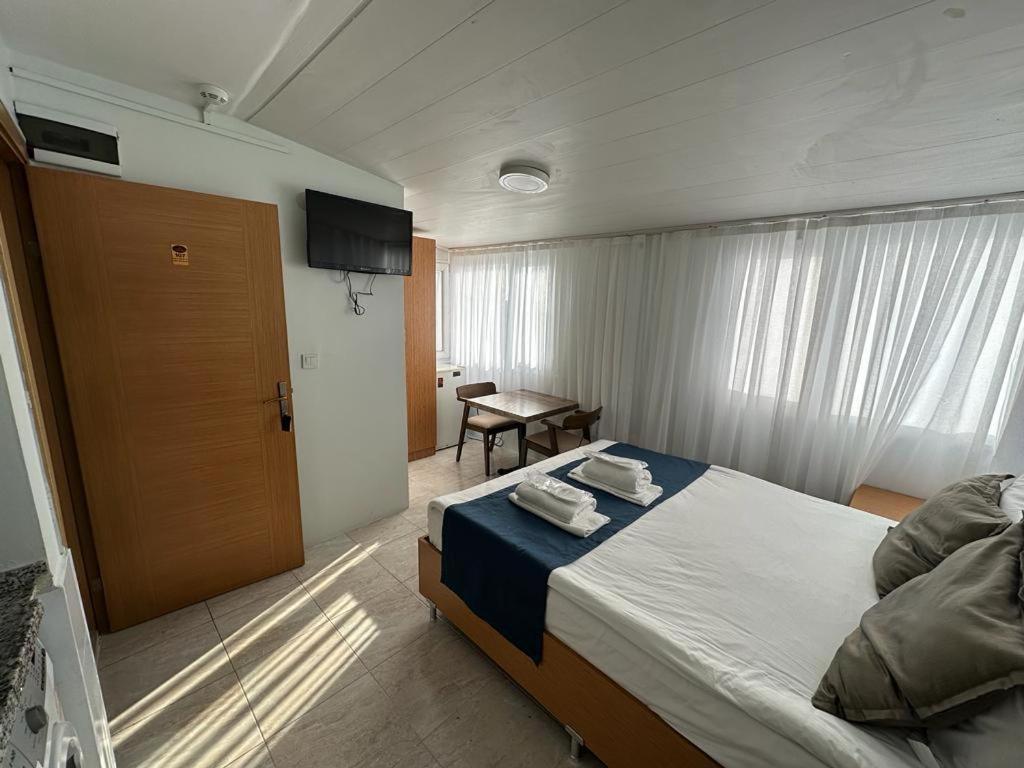 Standard Double or Twin Room photo 1