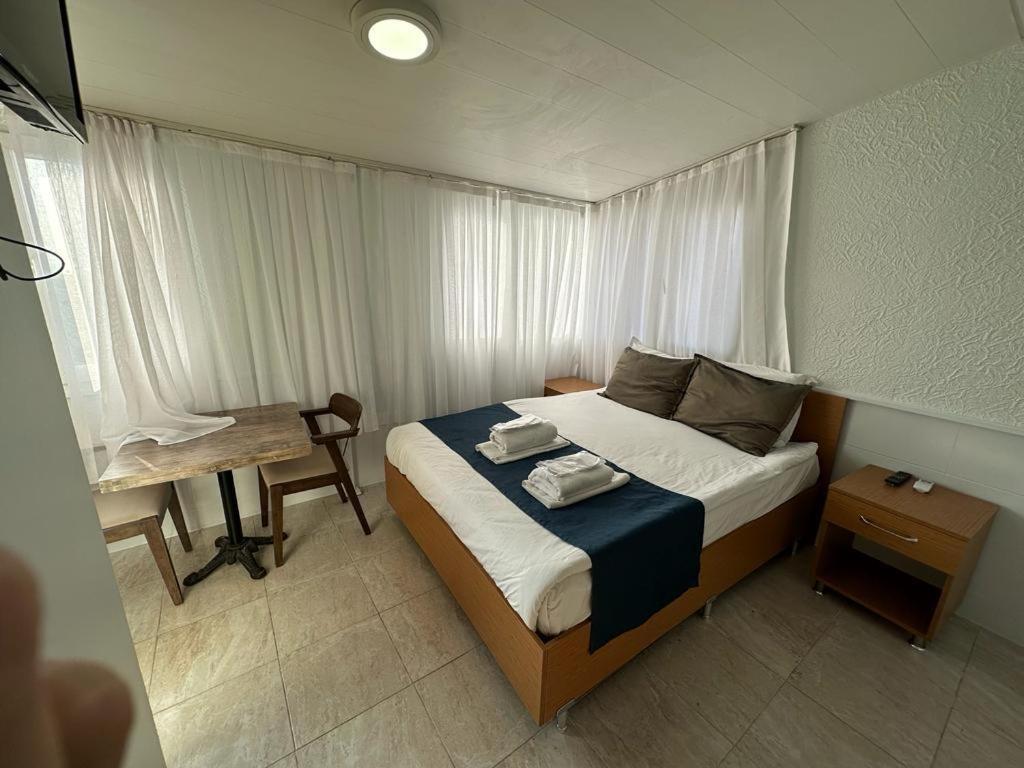 Standard Double or Twin Room photo 2