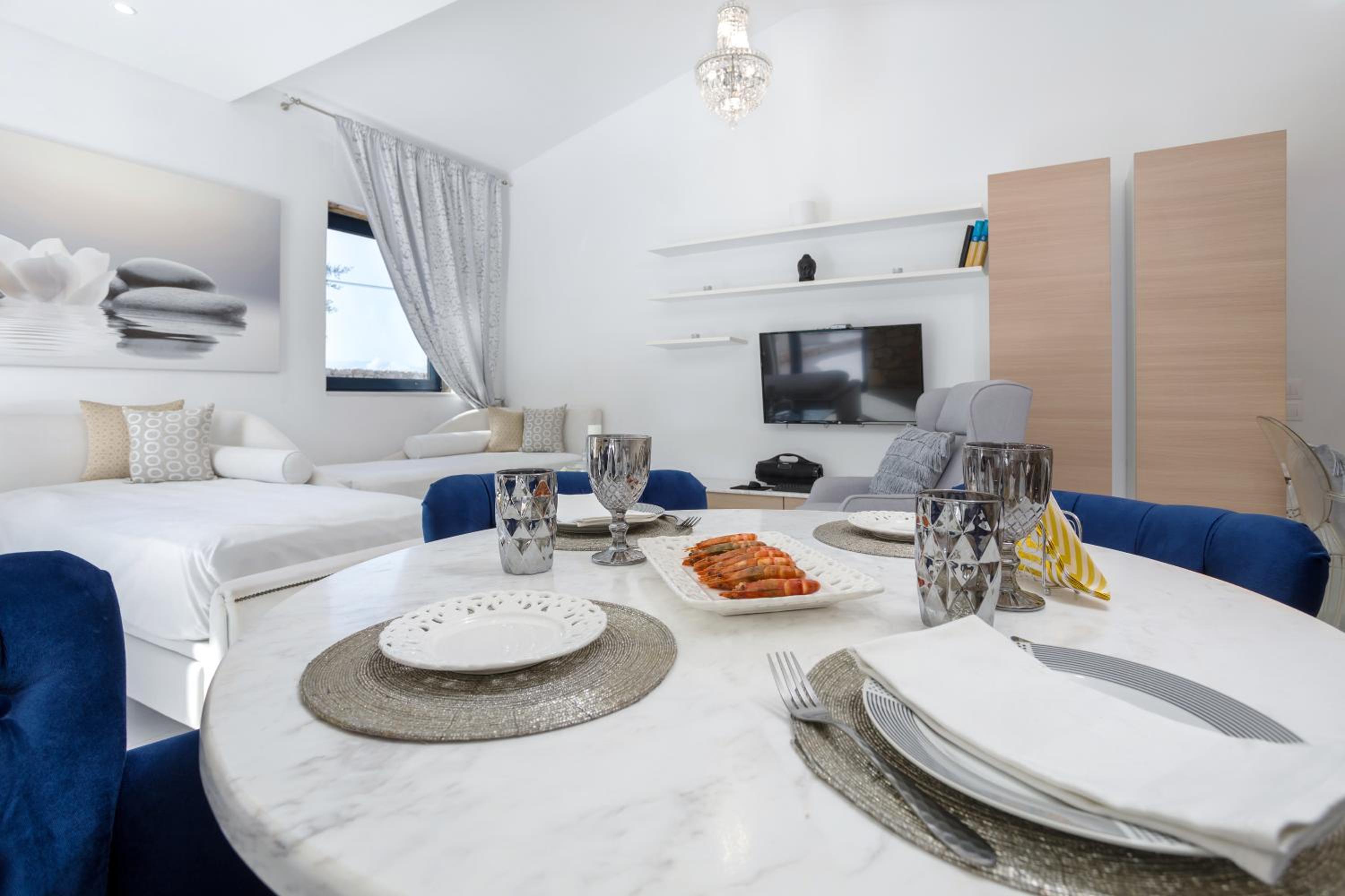 Villa - Photo 2